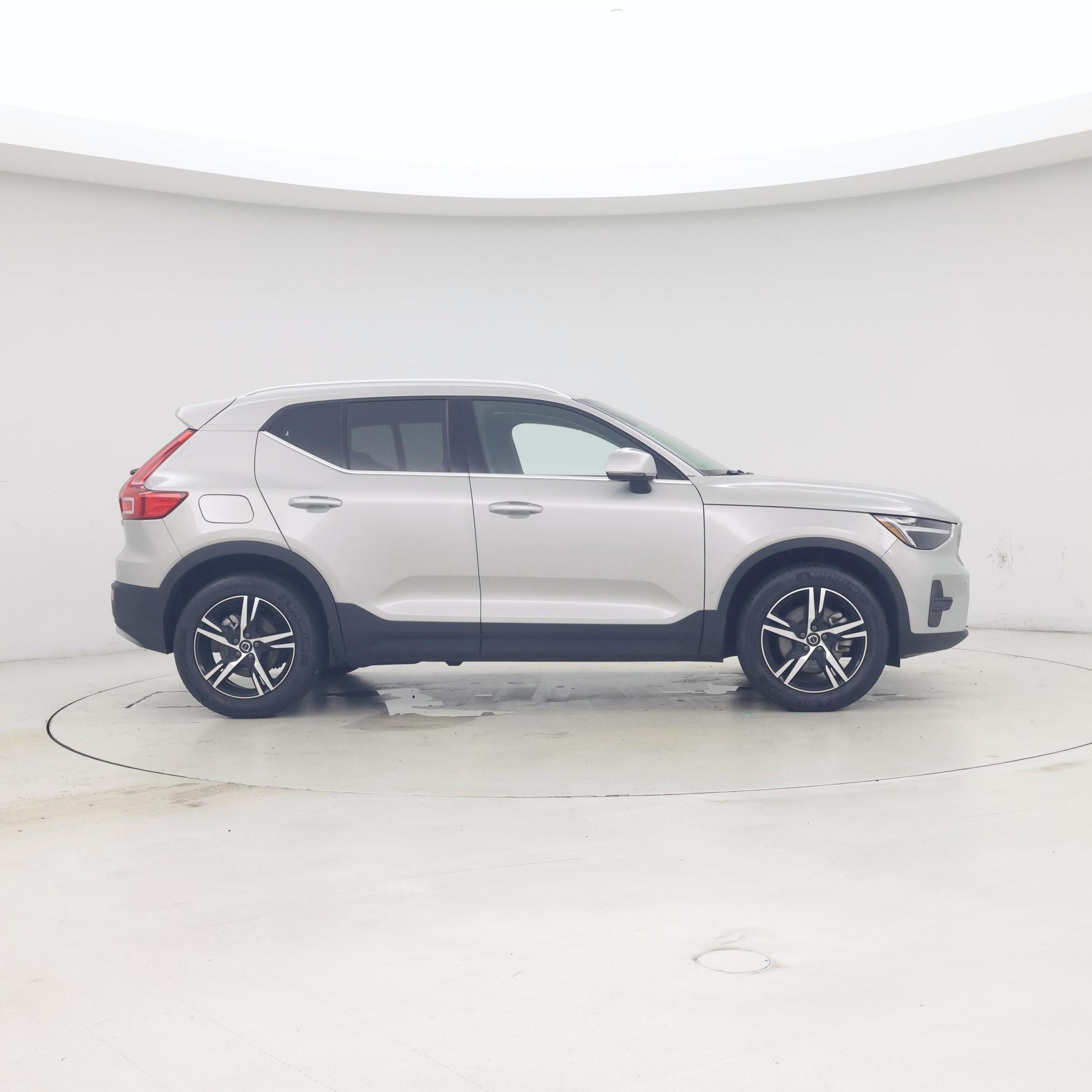 Thumbnail: 2025 Volvo XC40 - 7