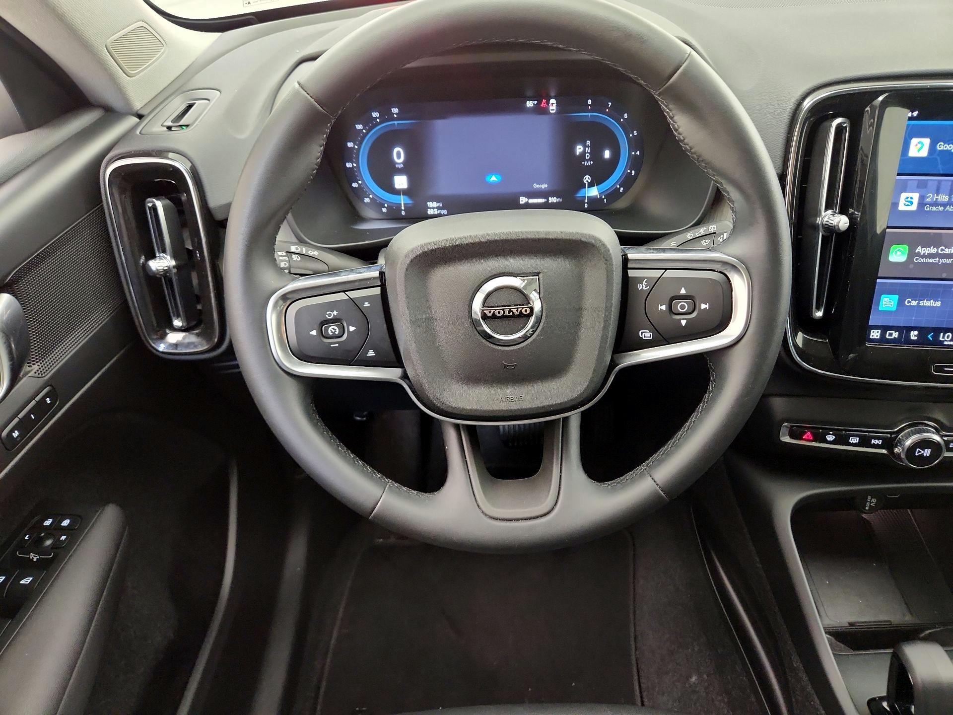 Thumbnail: 2025 Volvo XC40 - 10