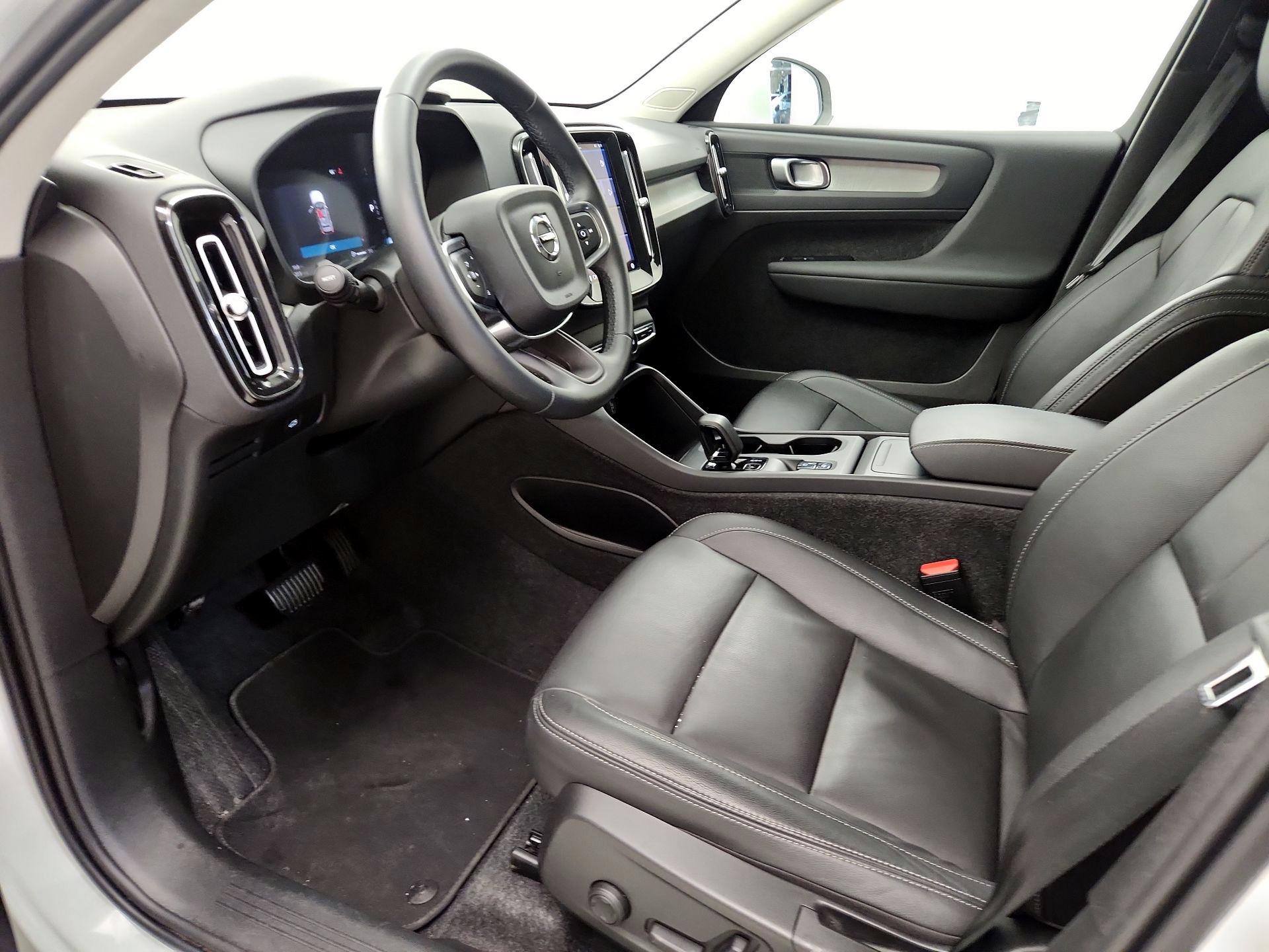 Thumbnail: 2025 Volvo XC40 - 11