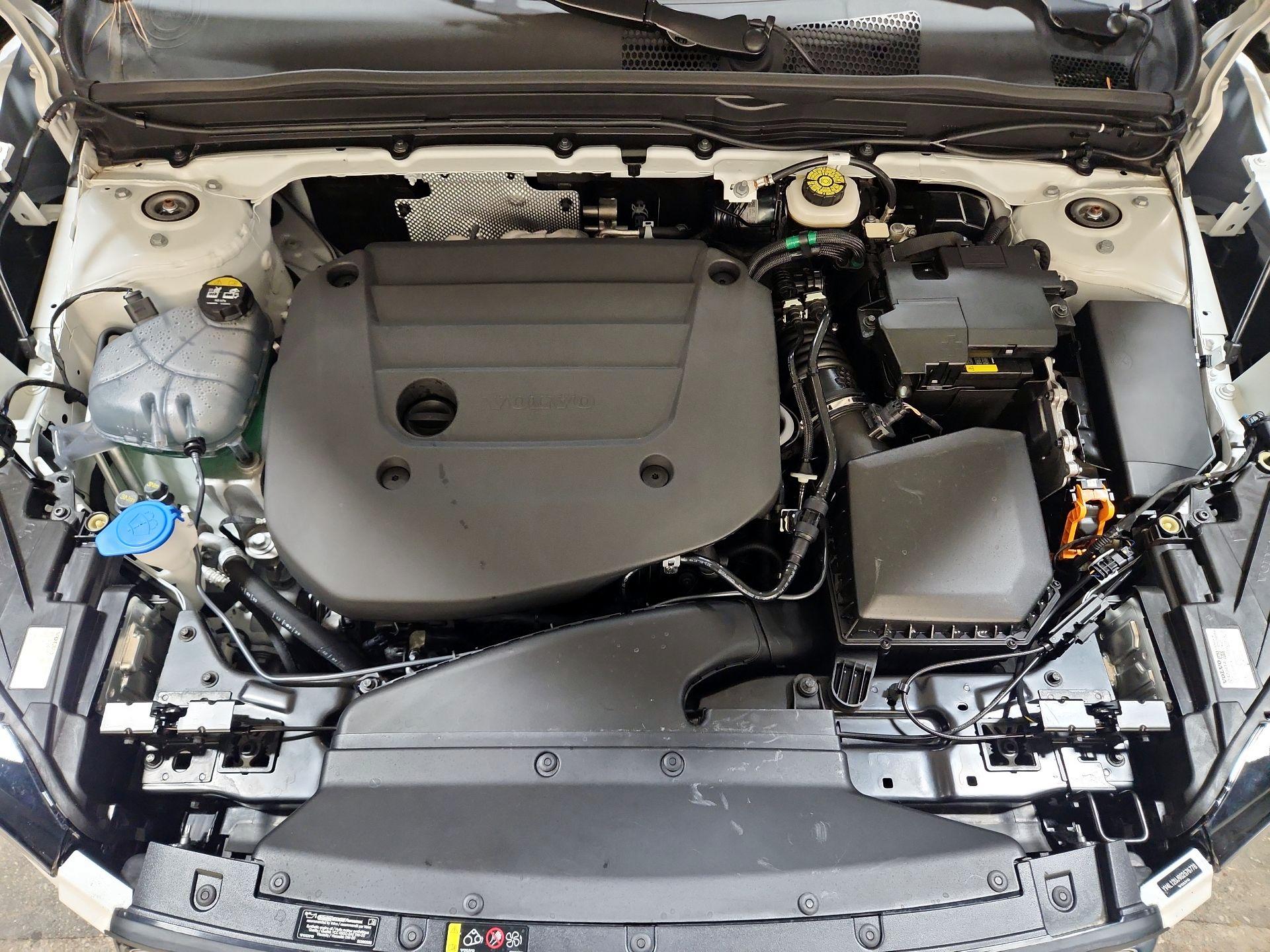 Thumbnail: 2025 Volvo XC40 - 17