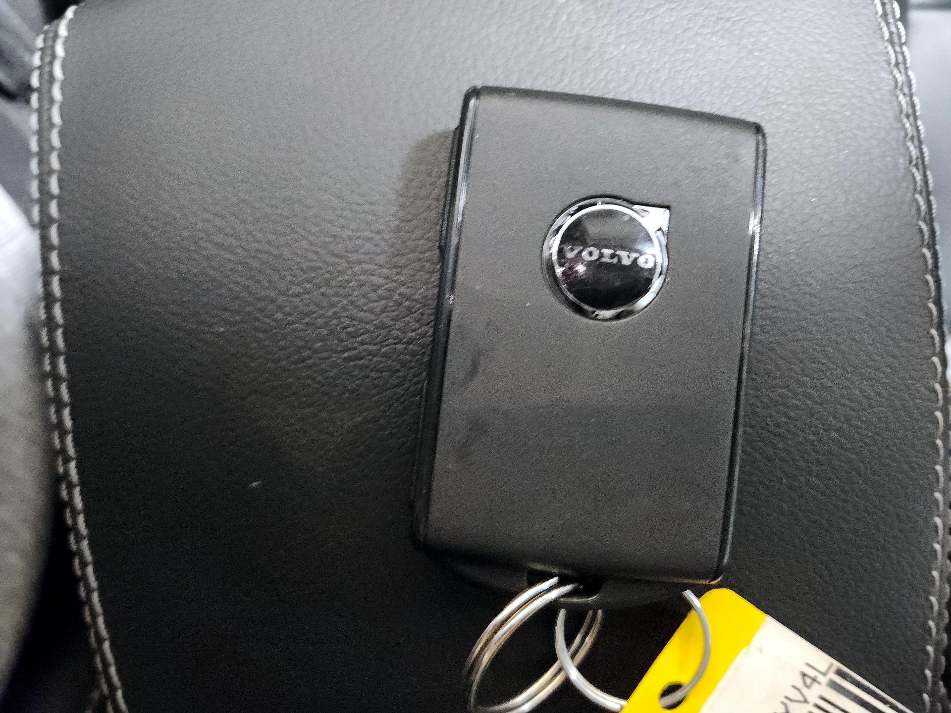 Thumbnail: 2025 Volvo XC40 - 18