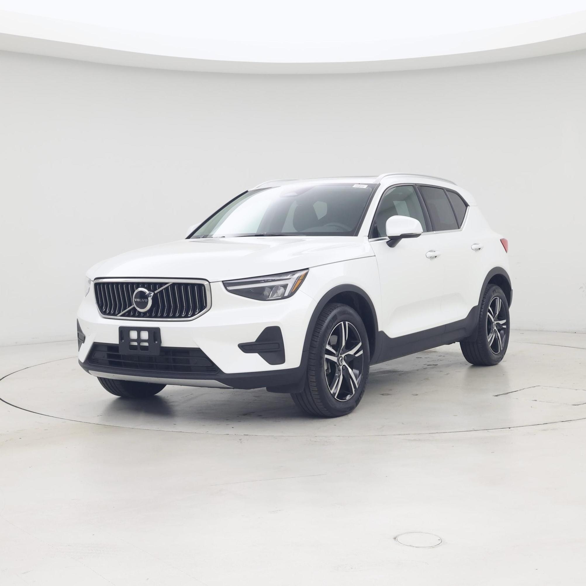 Thumbnail: 2025 Volvo XC40 - 4