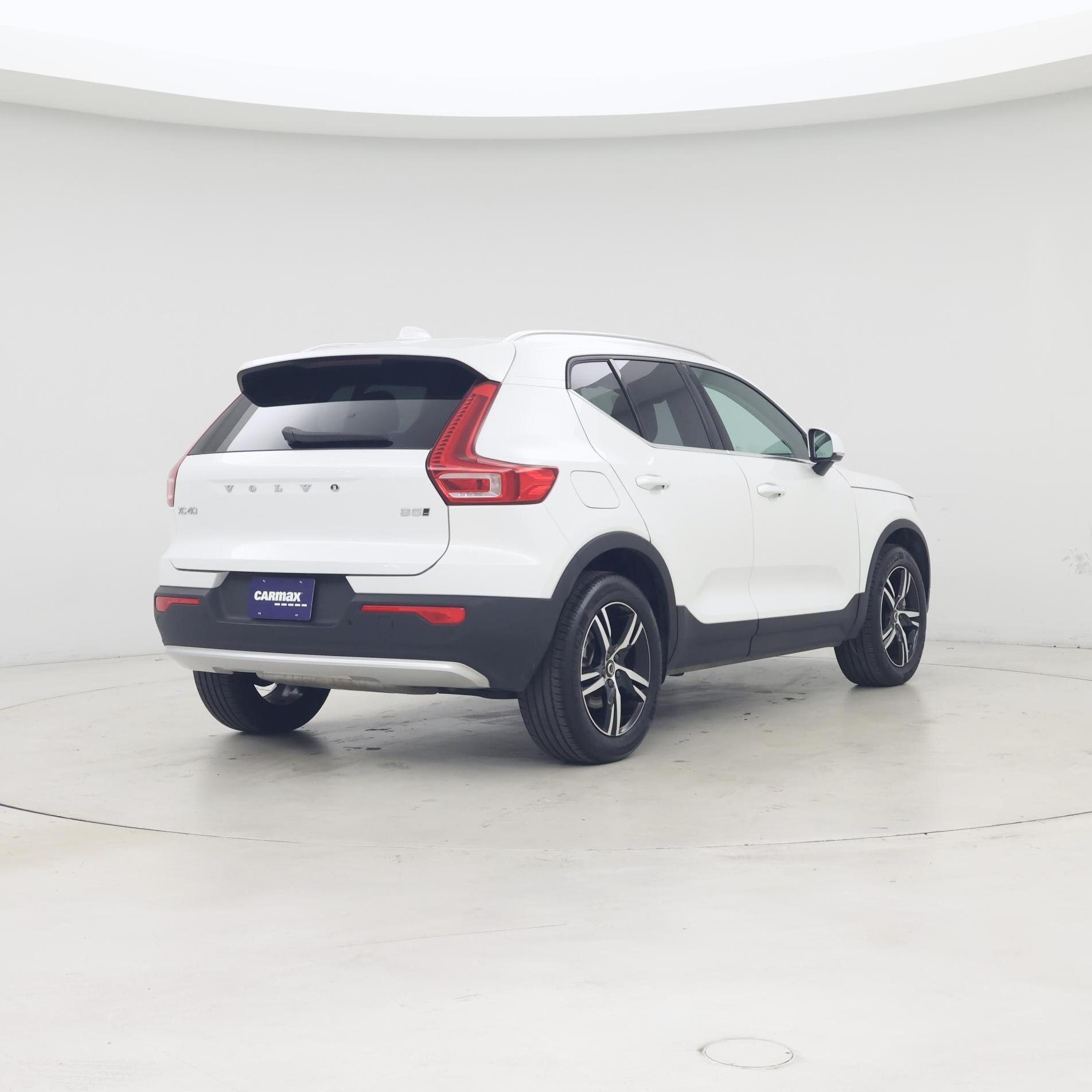 Thumbnail: 2025 Volvo XC40 - 8