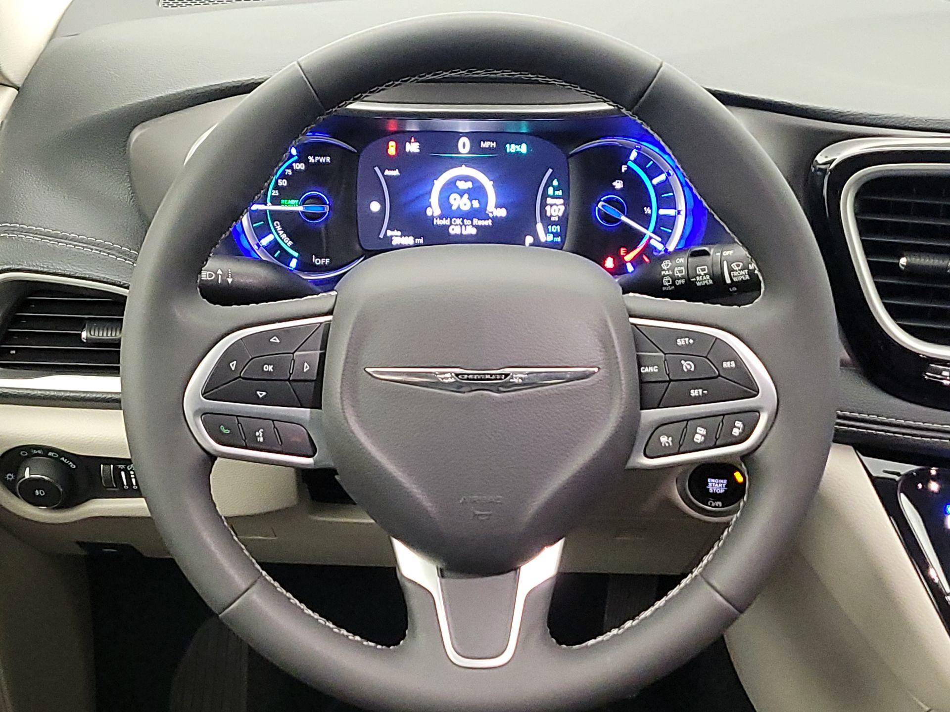 Thumbnail: 2024 Chrysler Pacifica - 10