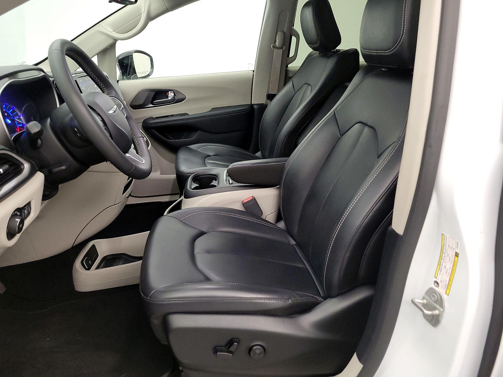 Thumbnail: 2024 Chrysler Pacifica - 11