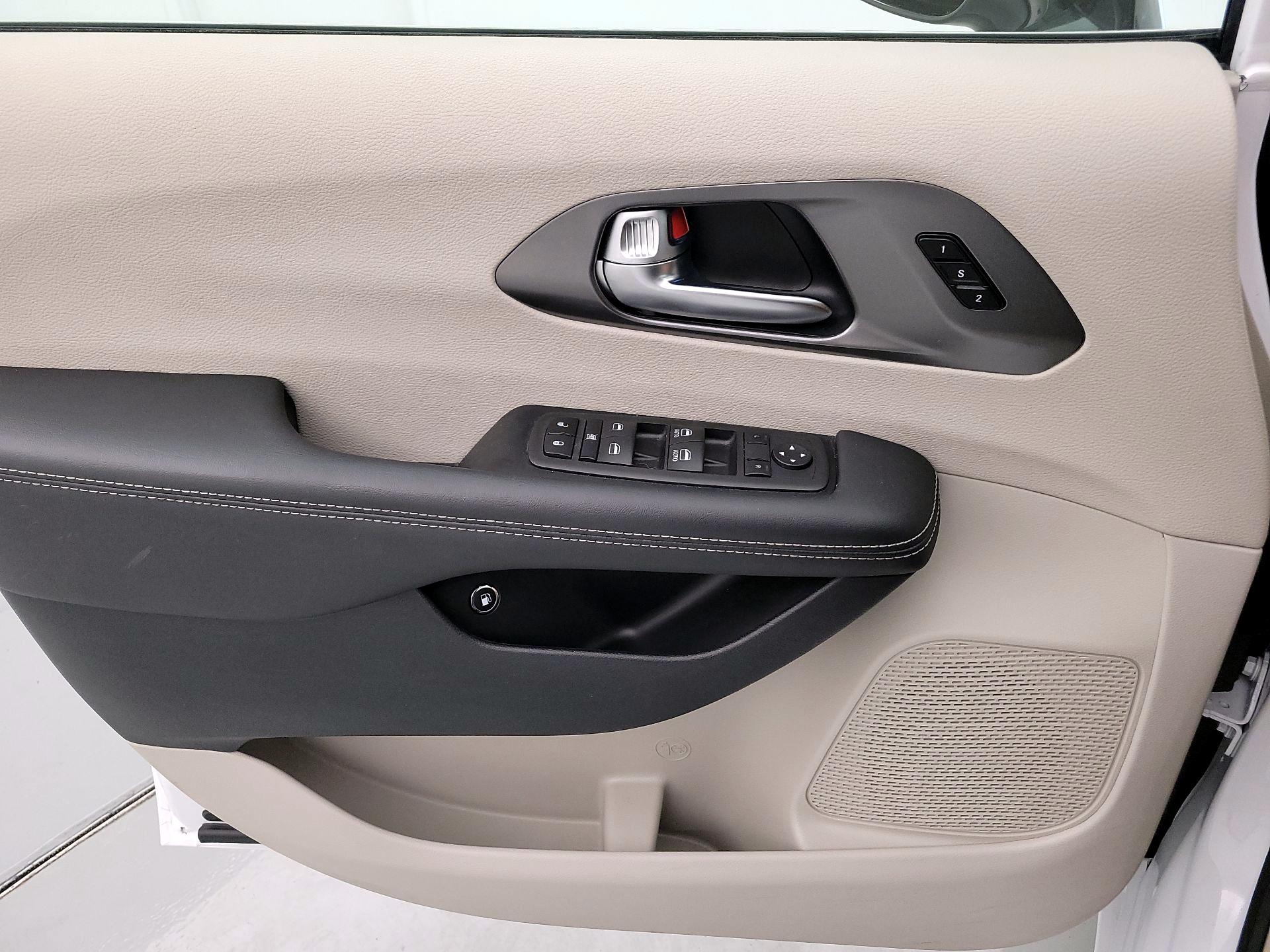 Thumbnail: 2024 Chrysler Pacifica - 12