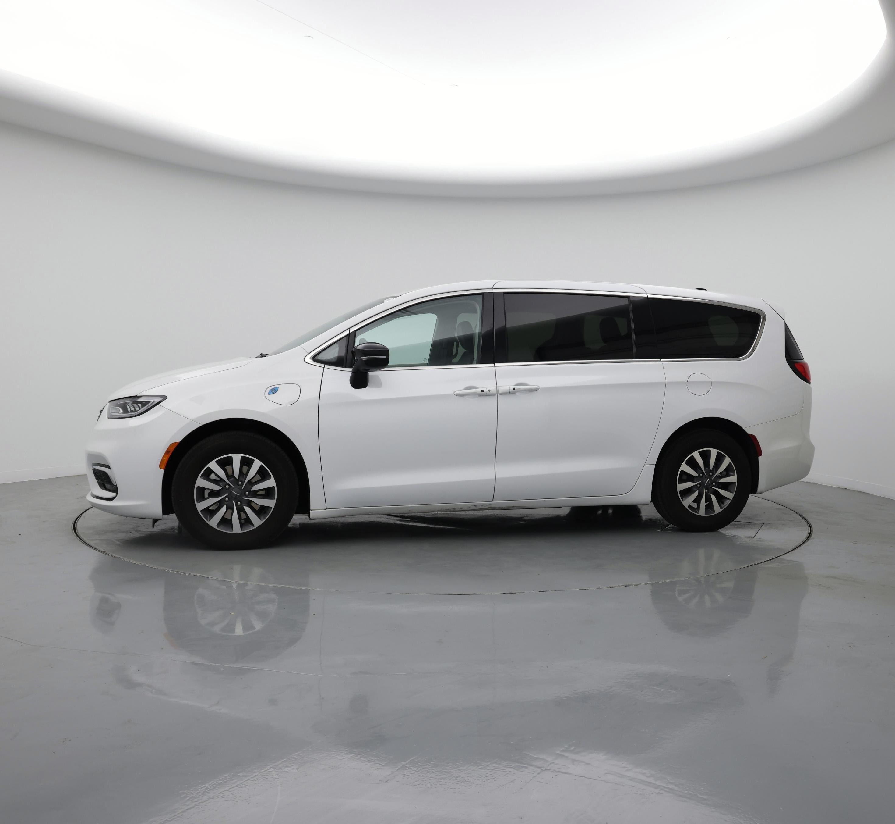 Thumbnail: 2024 Chrysler Pacifica - 3