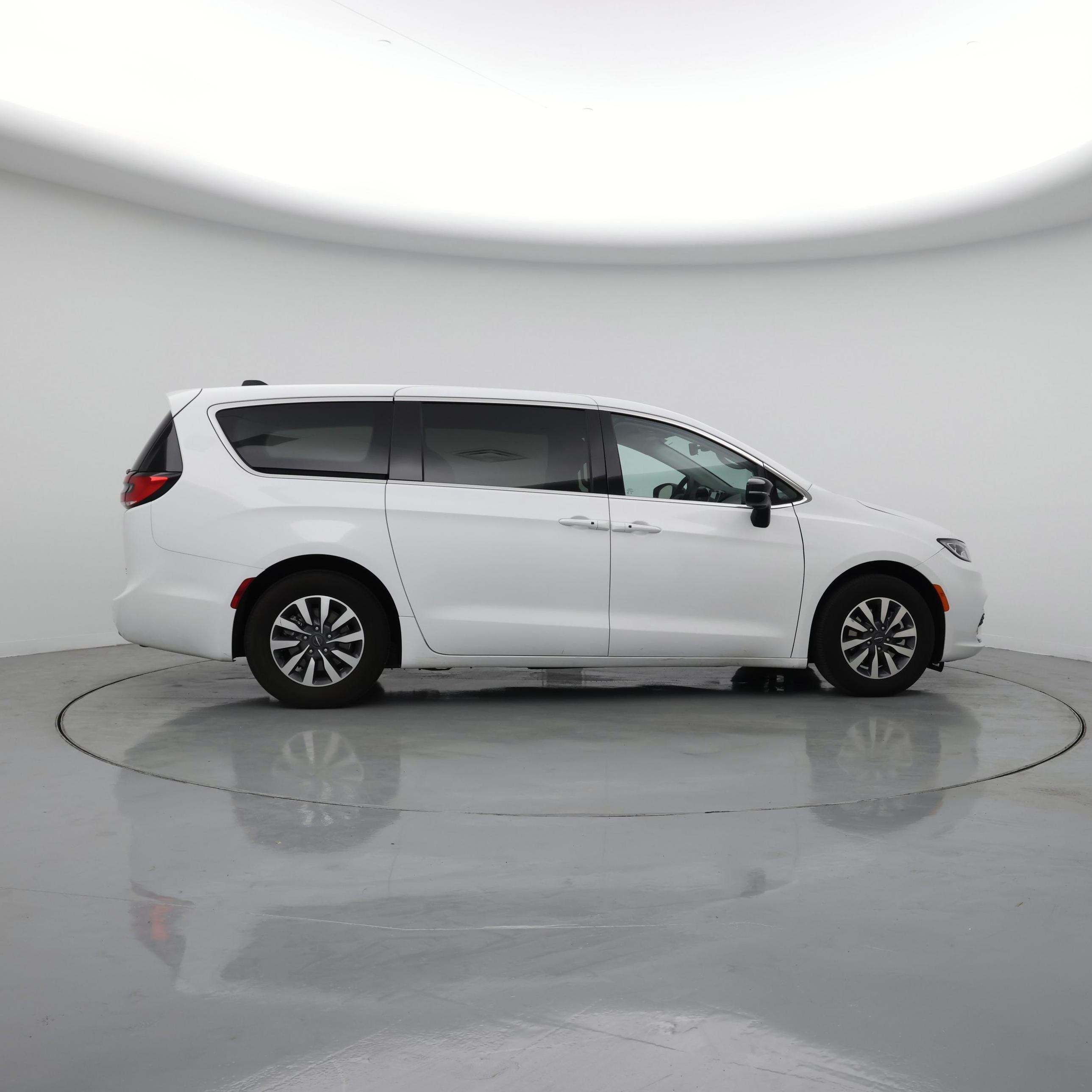 Thumbnail: 2024 Chrysler Pacifica - 7