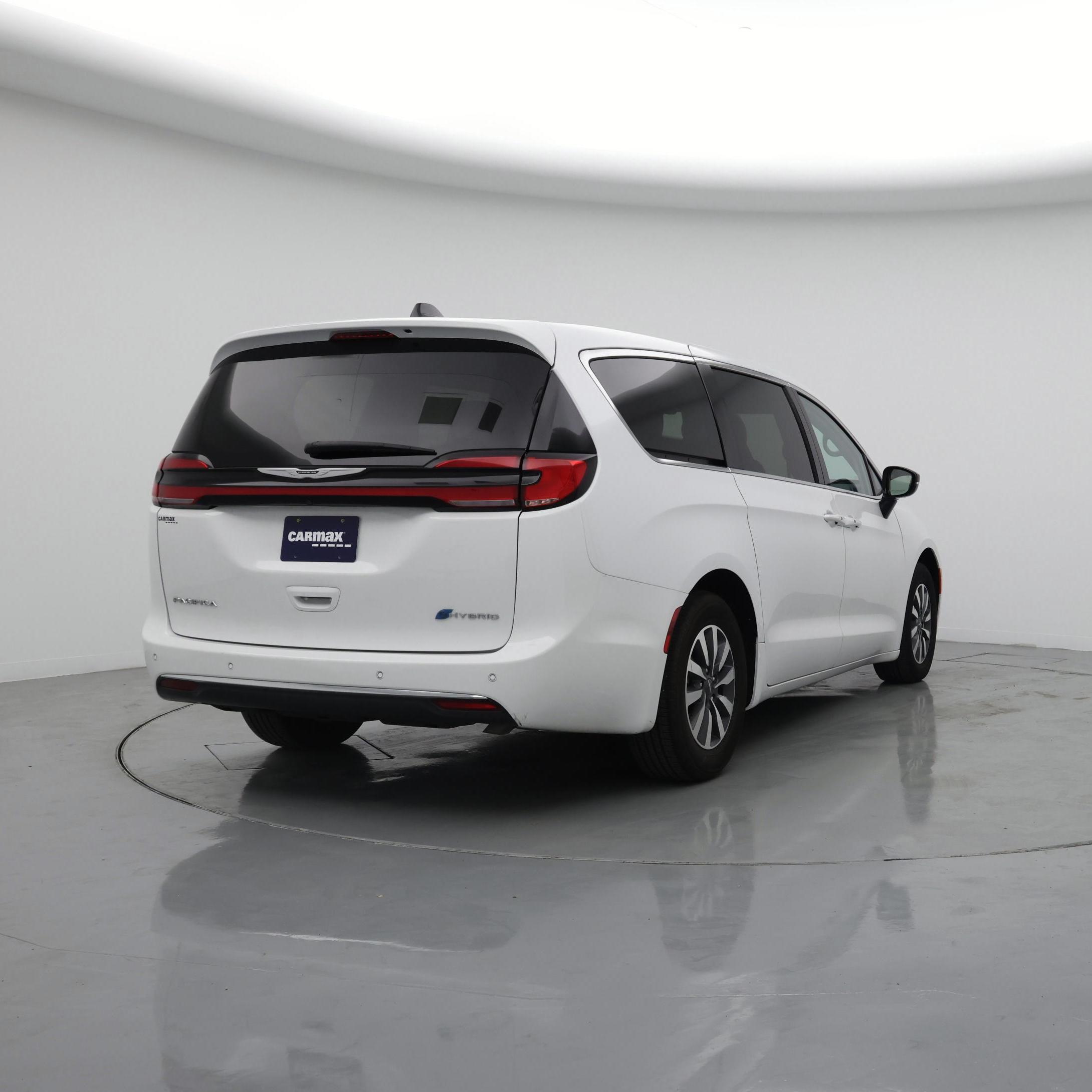 Thumbnail: 2024 Chrysler Pacifica - 8