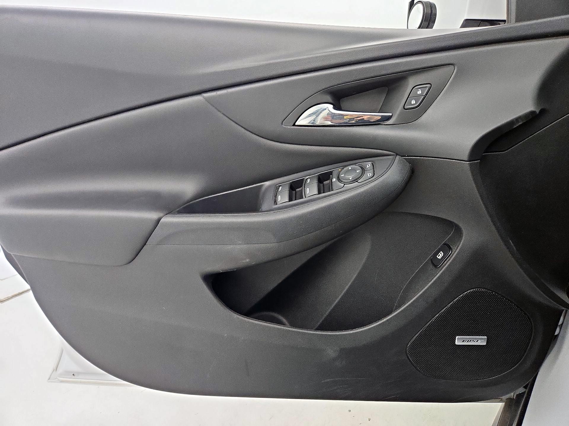 Thumbnail: 2016 Chevrolet Volt - 12