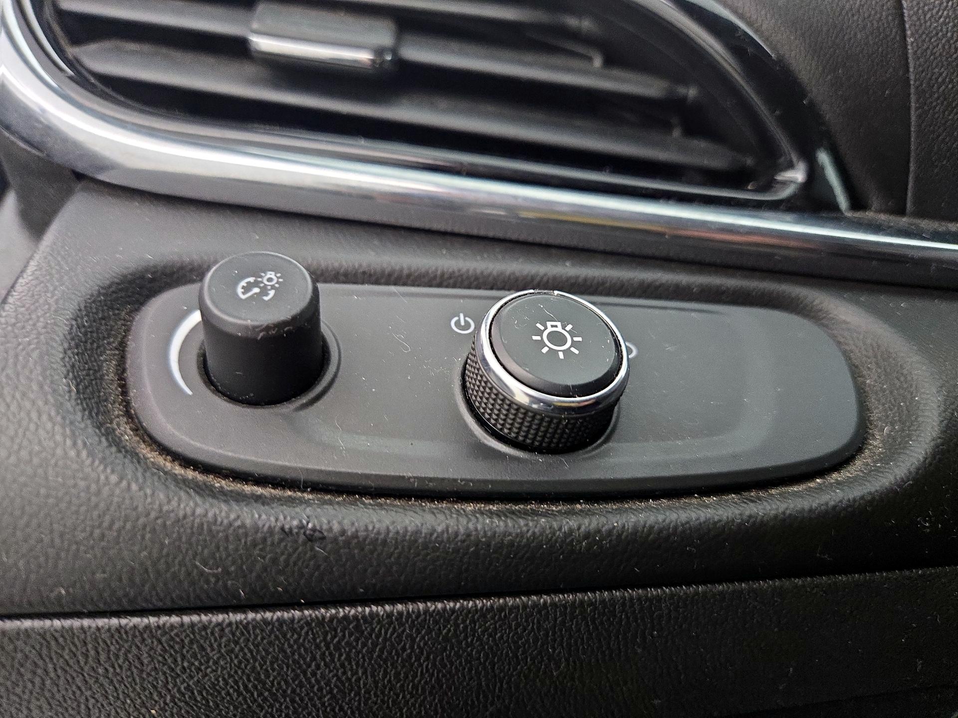 Thumbnail: 2016 Chevrolet Volt - 13