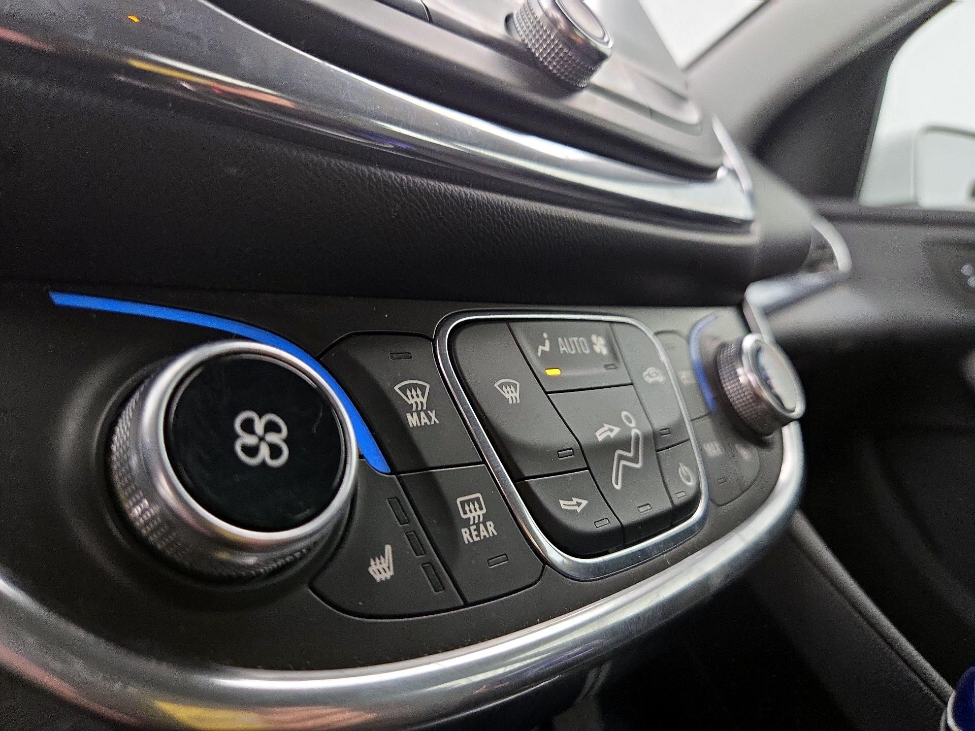 Thumbnail: 2016 Chevrolet Volt - 16