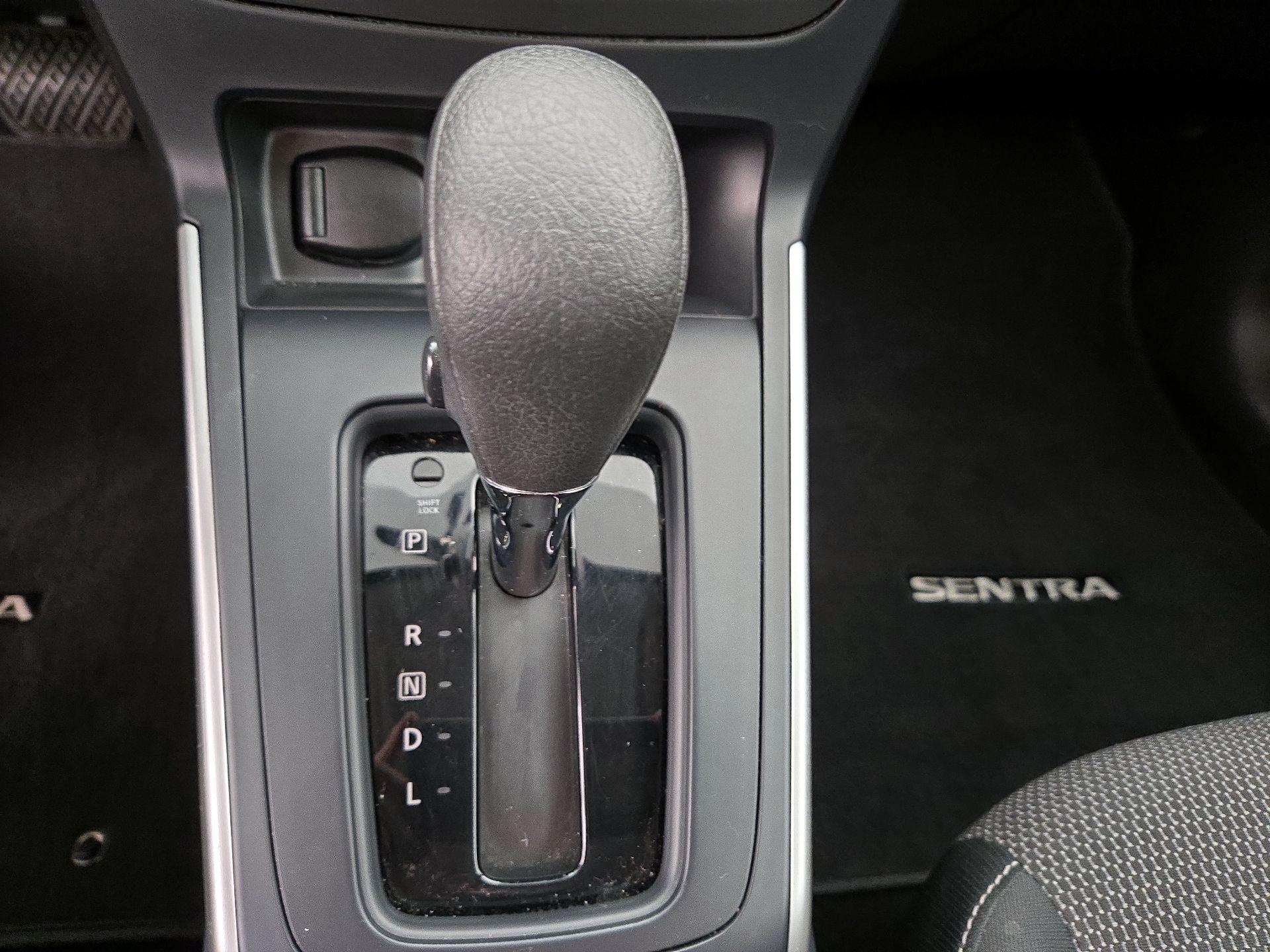 Thumbnail: 2018 Nissan Sentra - 17
