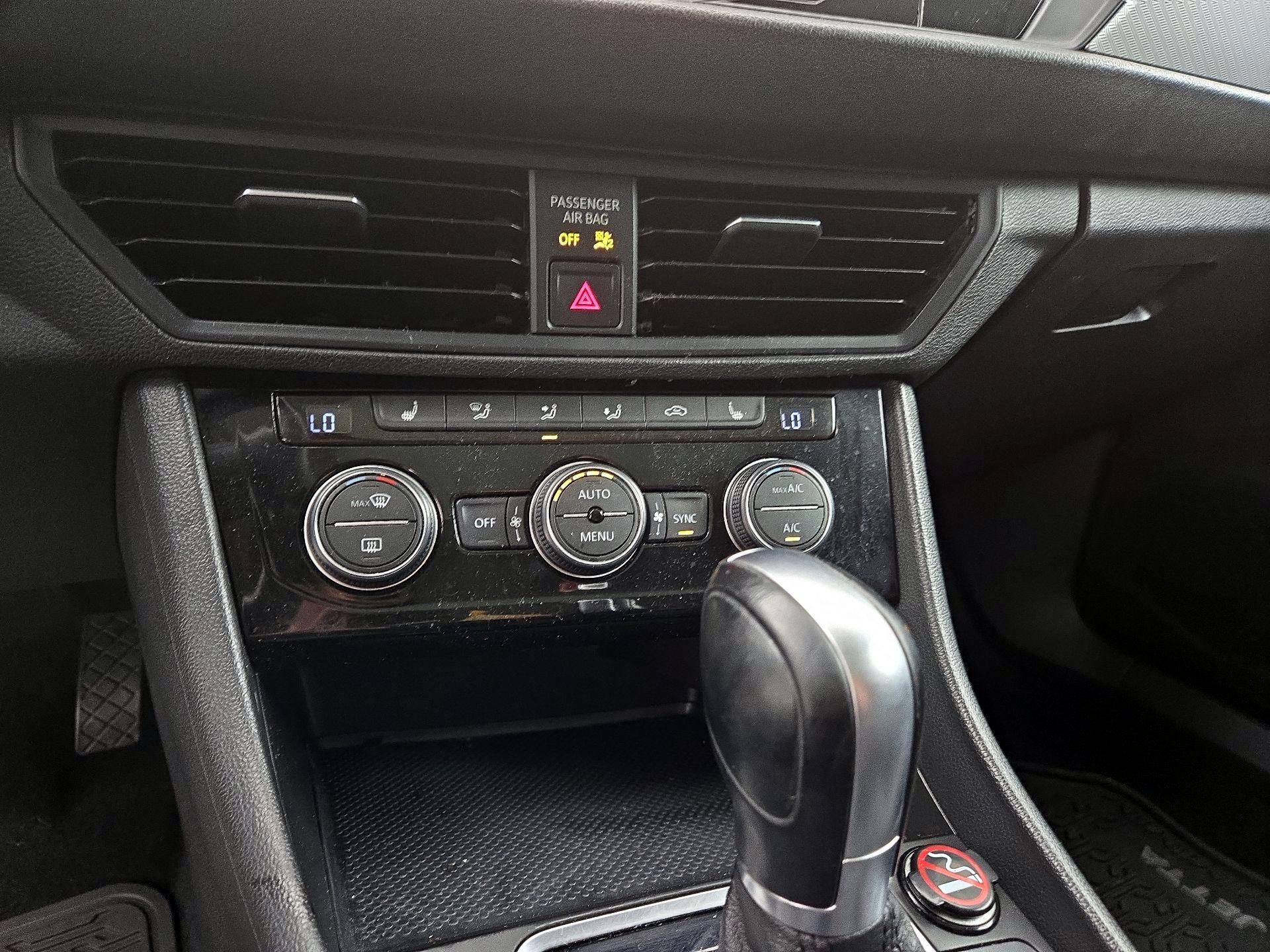 Thumbnail: 2019 Volkswagen Jetta - 16