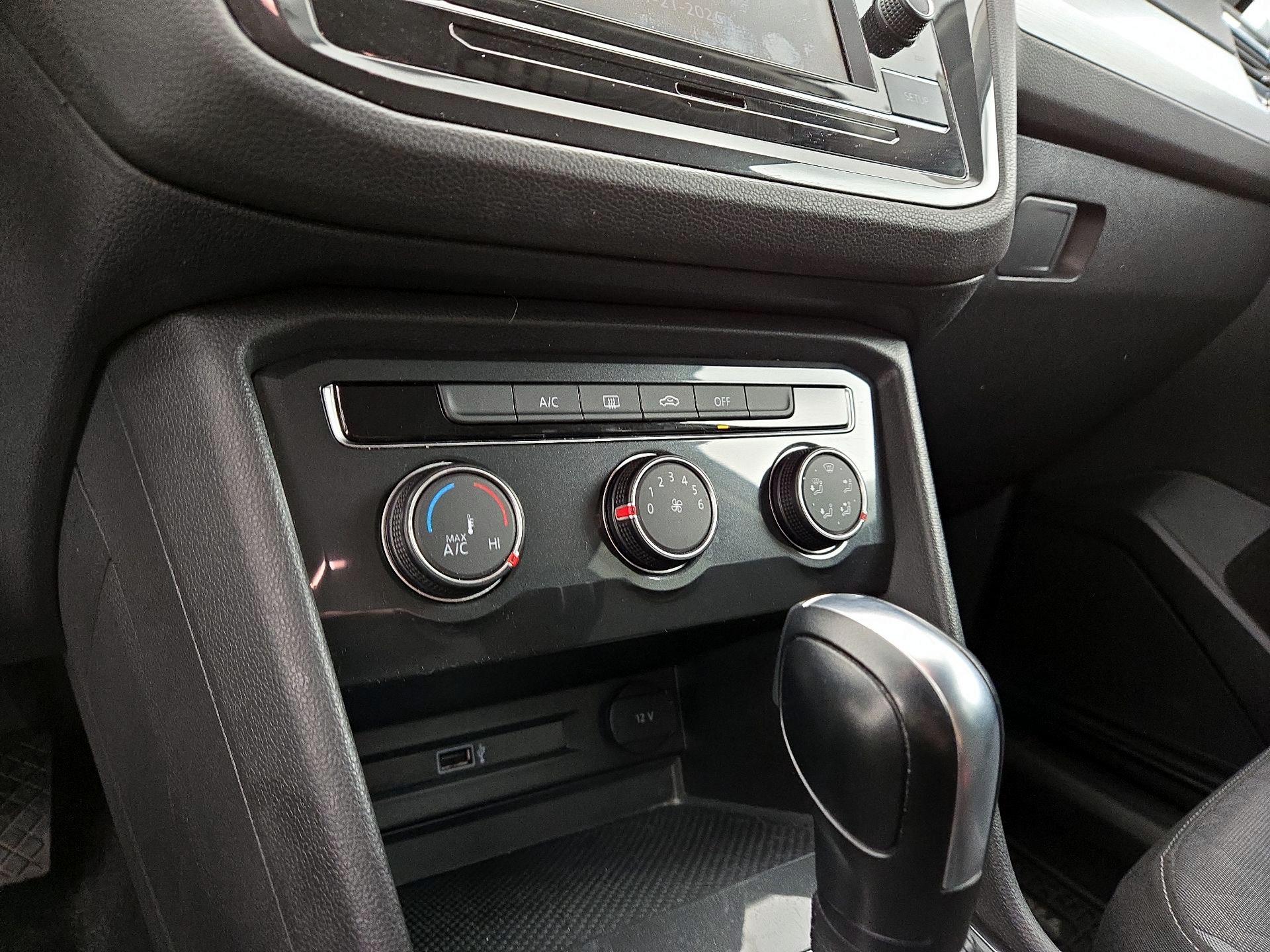 Thumbnail: 2019 Volkswagen Tiguan - 16