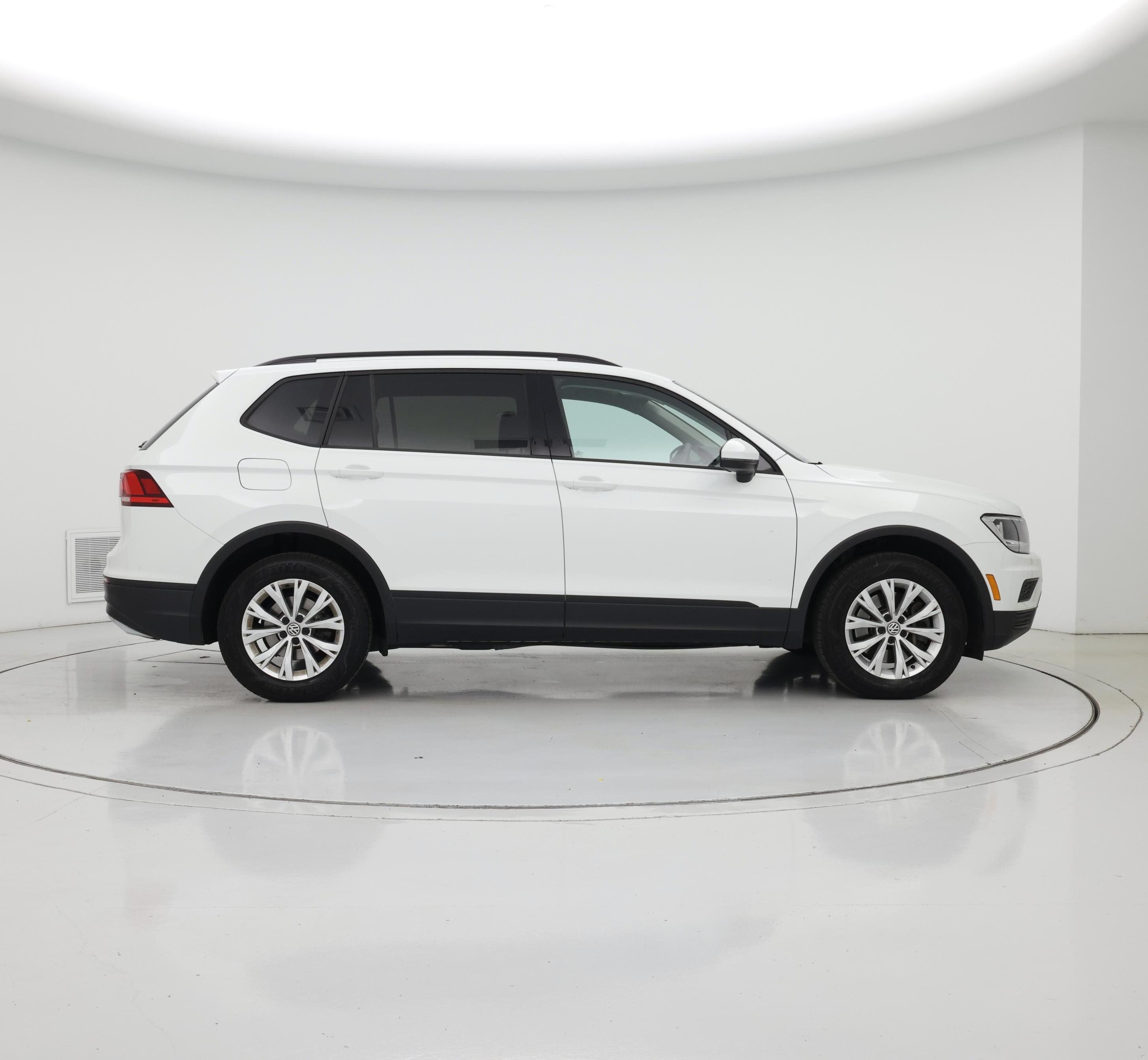 Thumbnail: 2019 Volkswagen Tiguan - 7