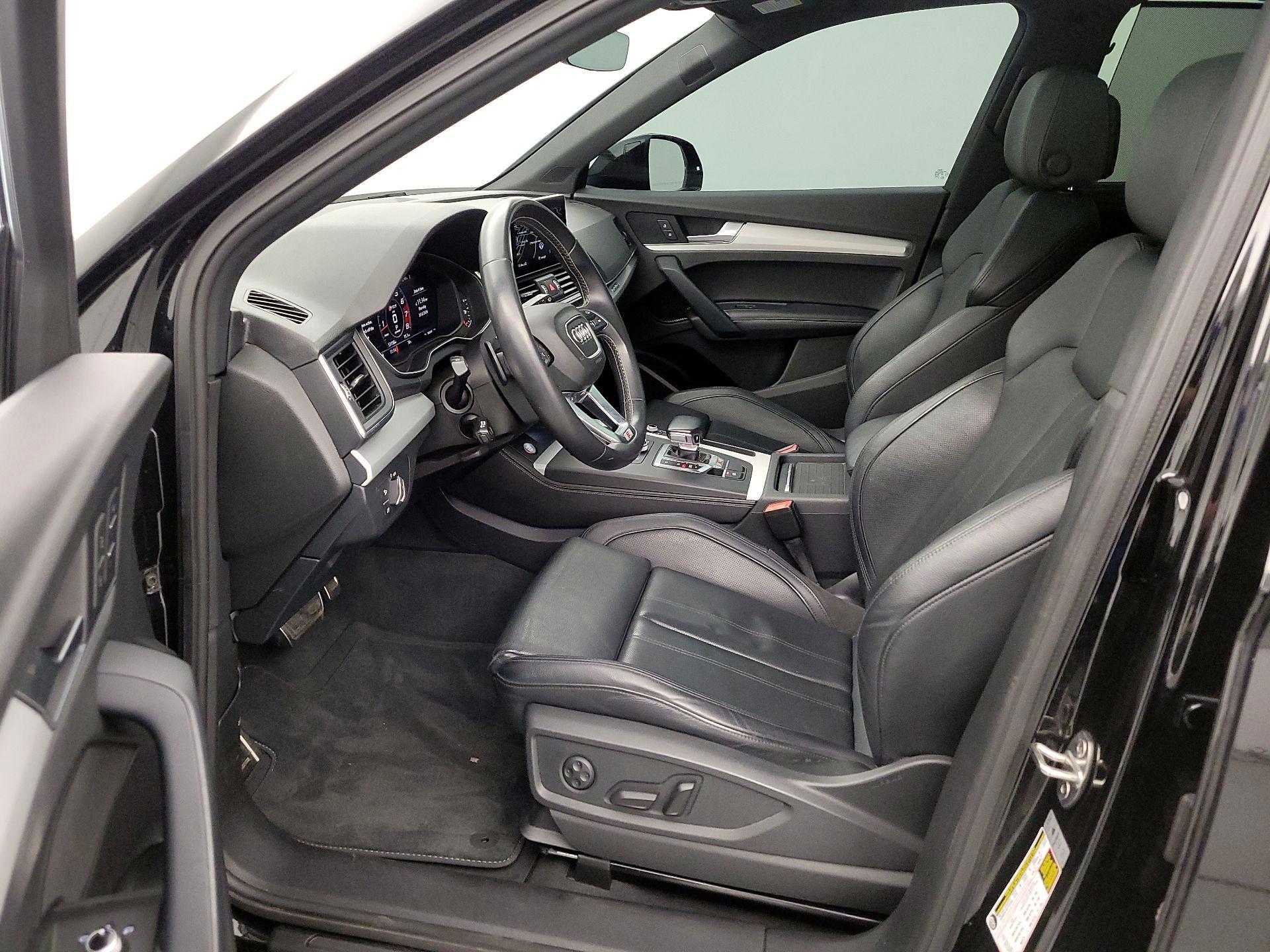 Thumbnail: 2020 Audi SQ5 - 11