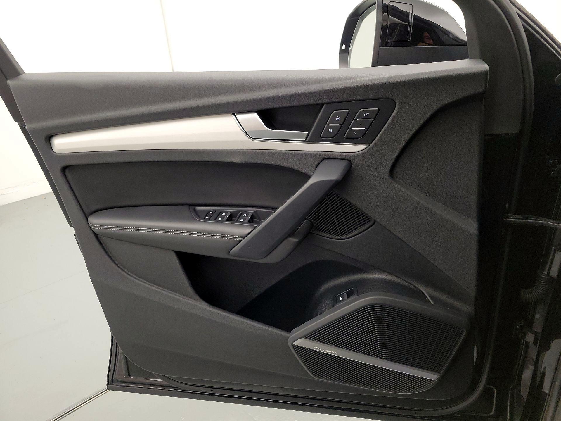 Thumbnail: 2020 Audi SQ5 - 12