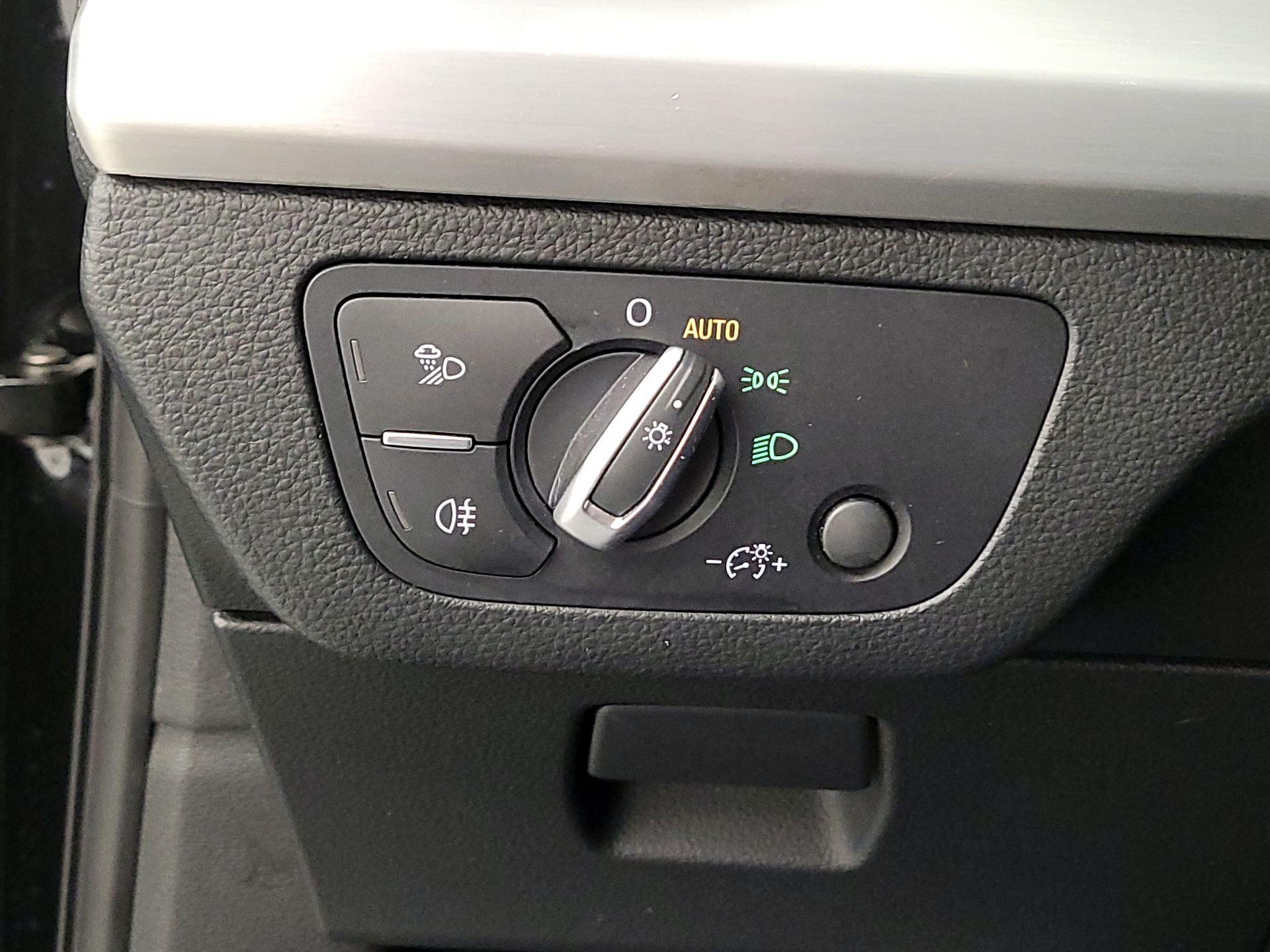 Thumbnail: 2020 Audi SQ5 - 13