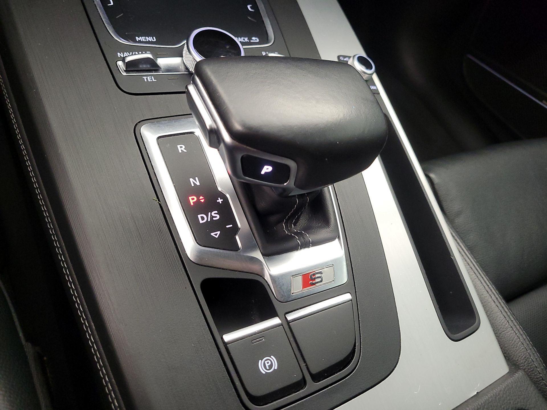 Thumbnail: 2020 Audi SQ5 - 18