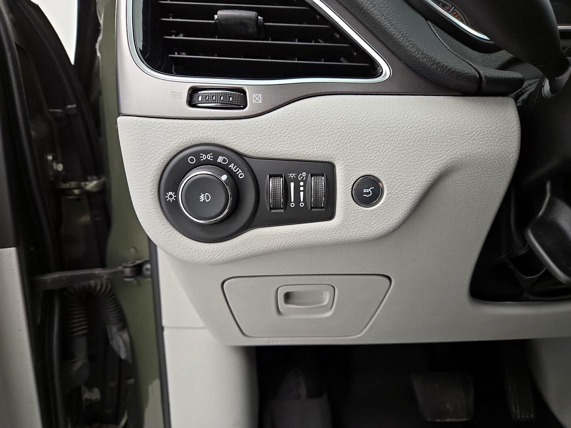 Thumbnail: 2019 Jeep Cherokee - 13