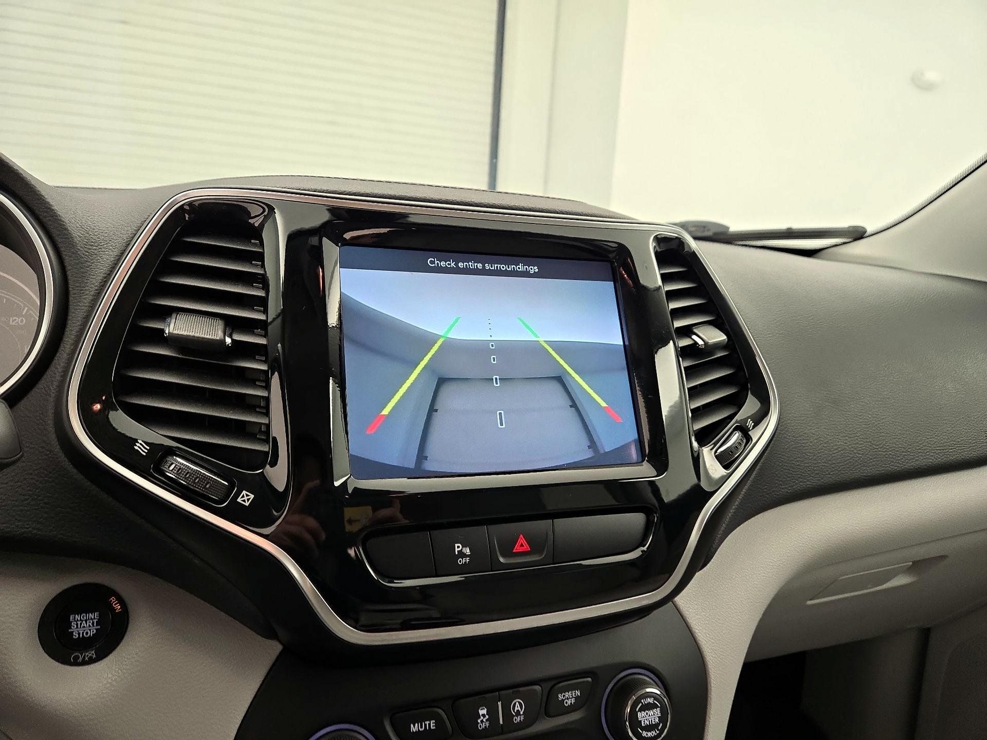 Thumbnail: 2019 Jeep Cherokee - 14