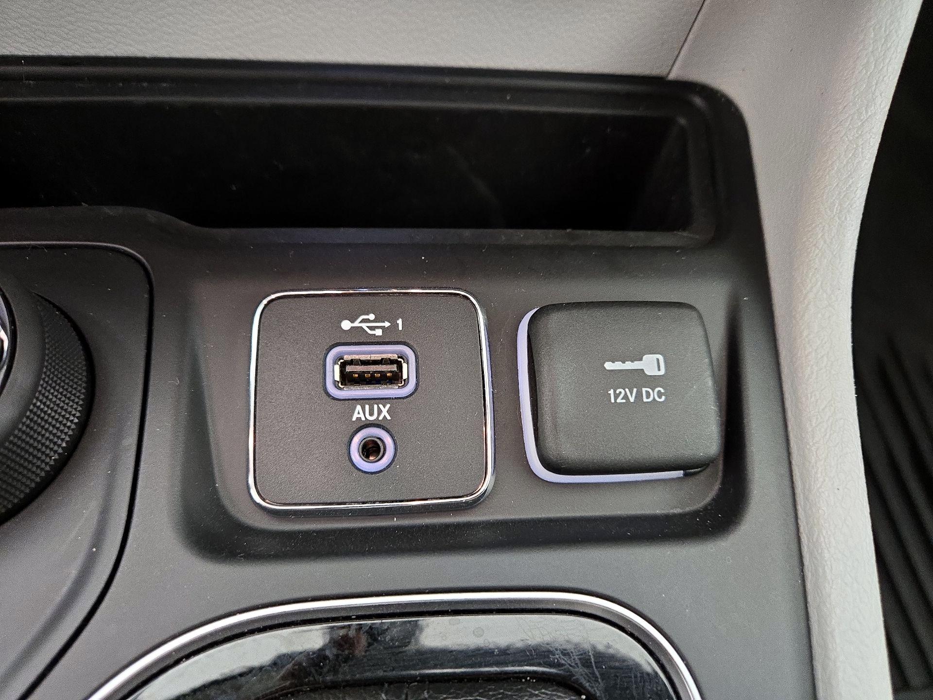 Thumbnail: 2019 Jeep Cherokee - 18