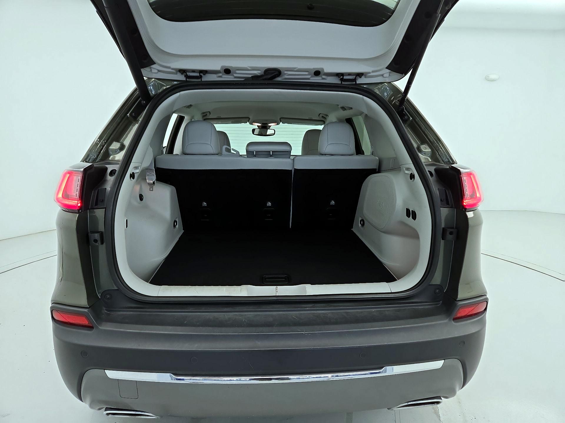 Thumbnail: 2019 Jeep Cherokee - 20