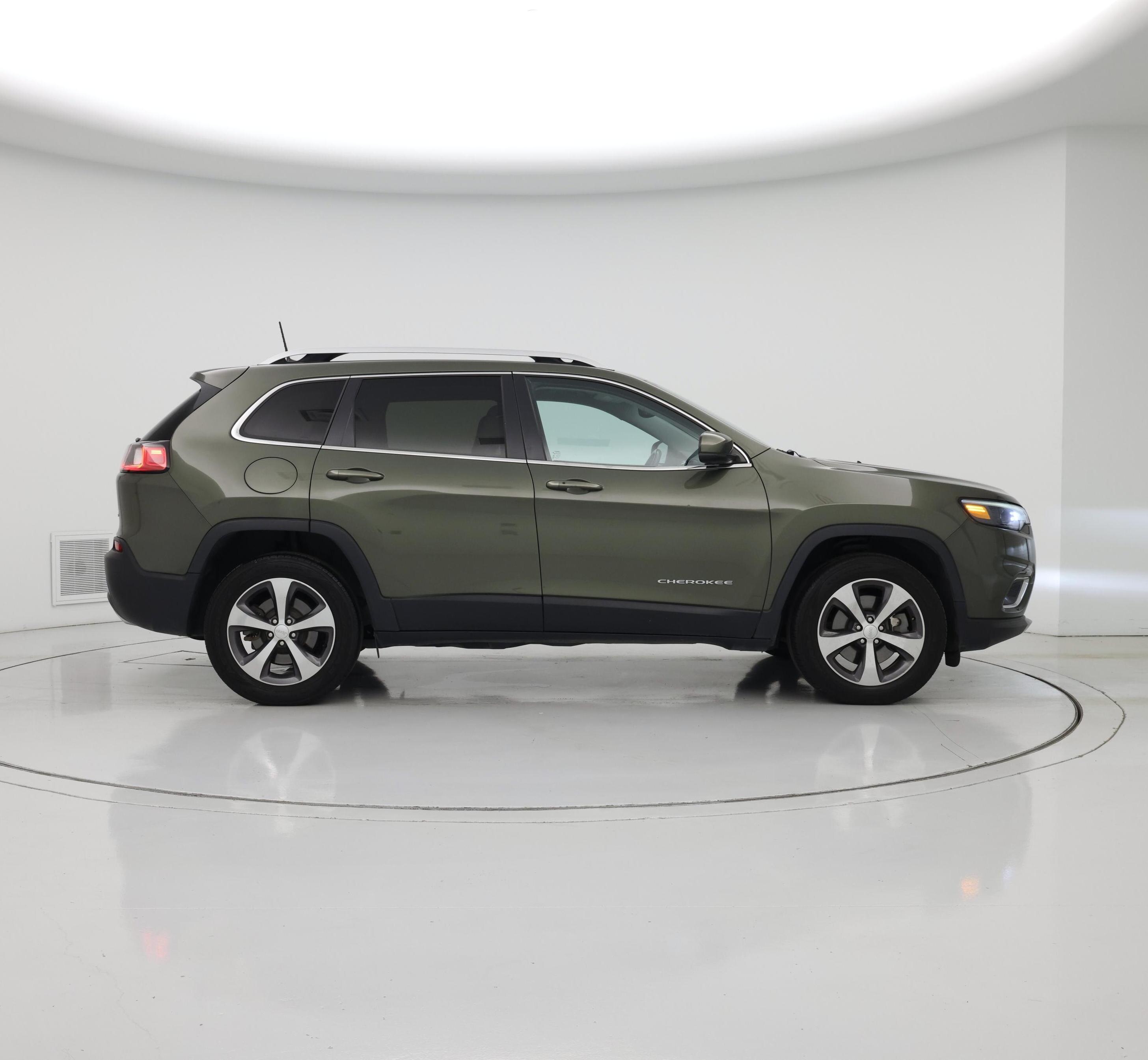 Thumbnail: 2019 Jeep Cherokee - 7