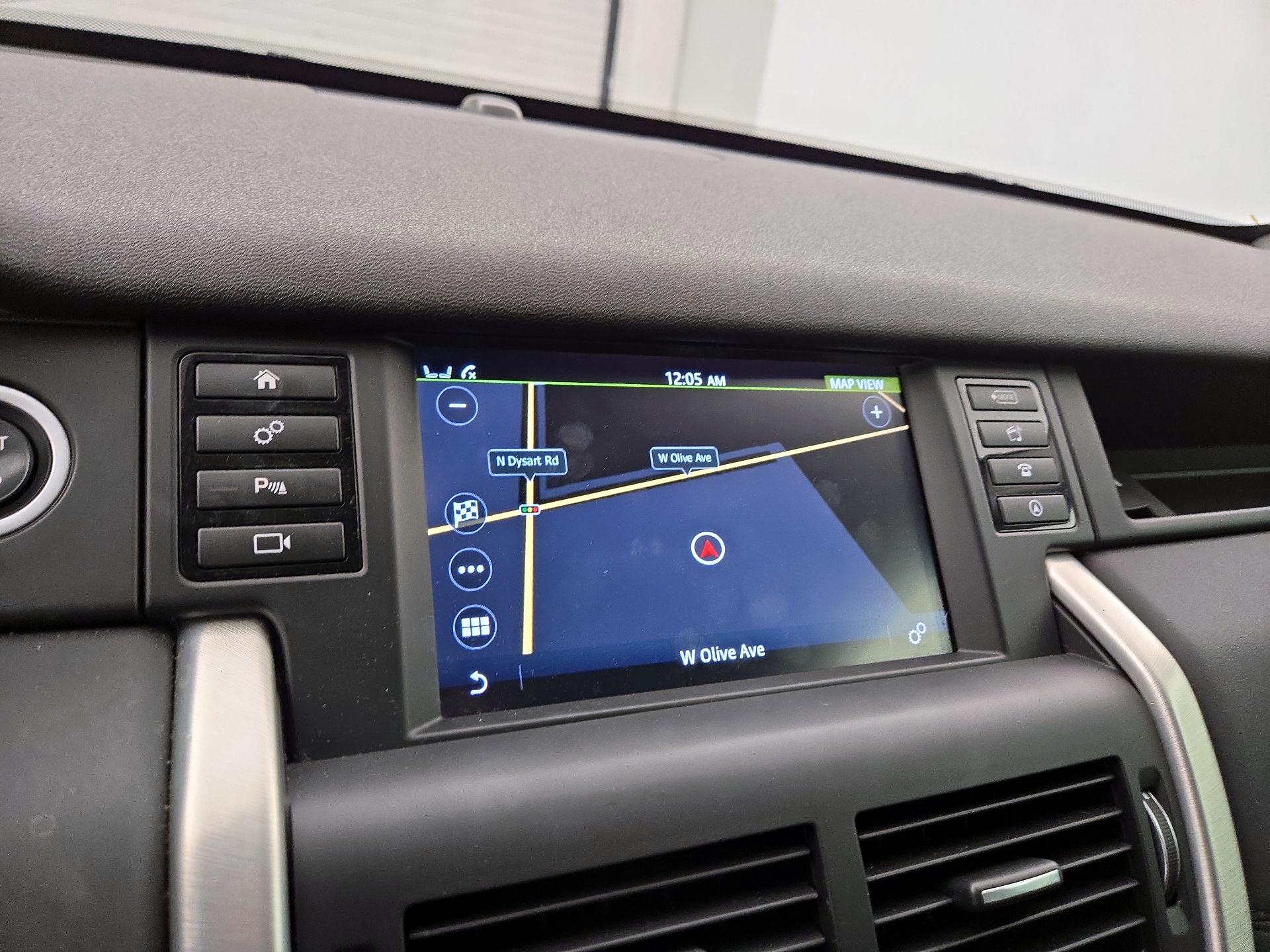 Thumbnail: 2017 Land Rover Discovery Sport - 14