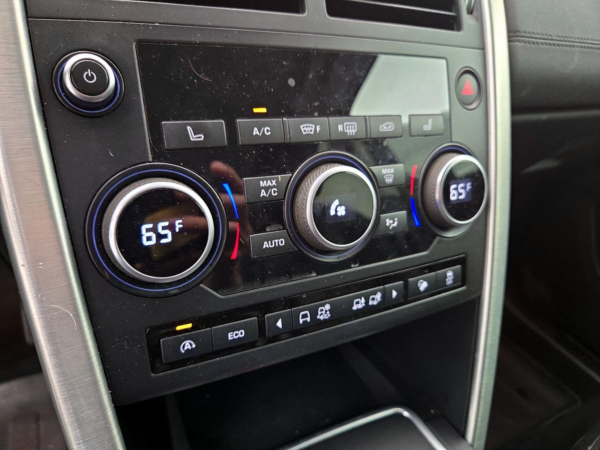 Thumbnail: 2017 Land Rover Discovery Sport - 17