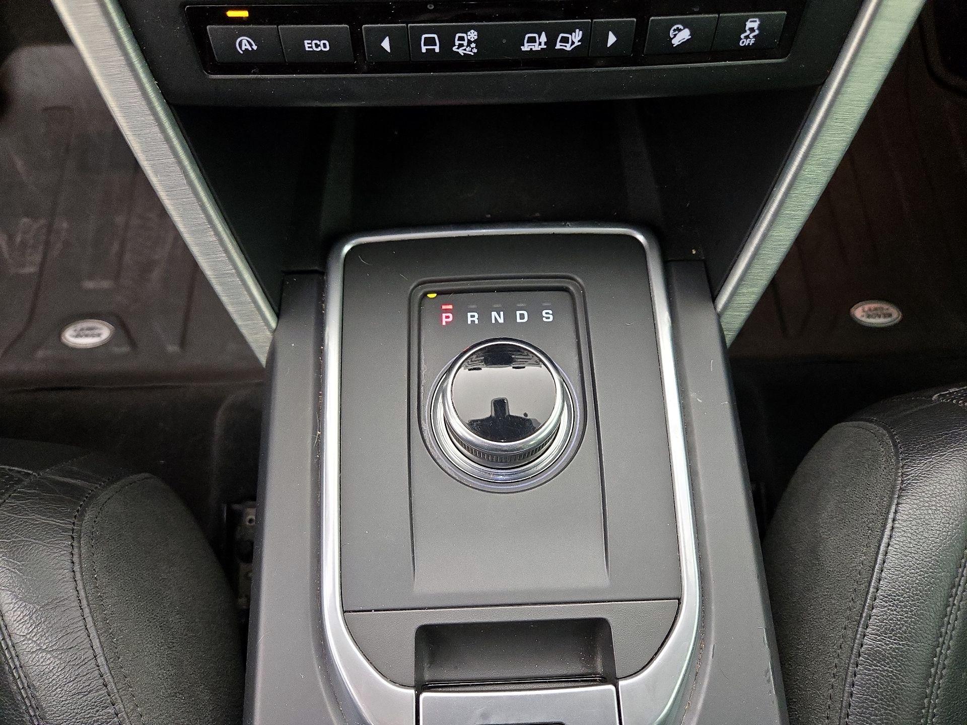 Thumbnail: 2017 Land Rover Discovery Sport - 18