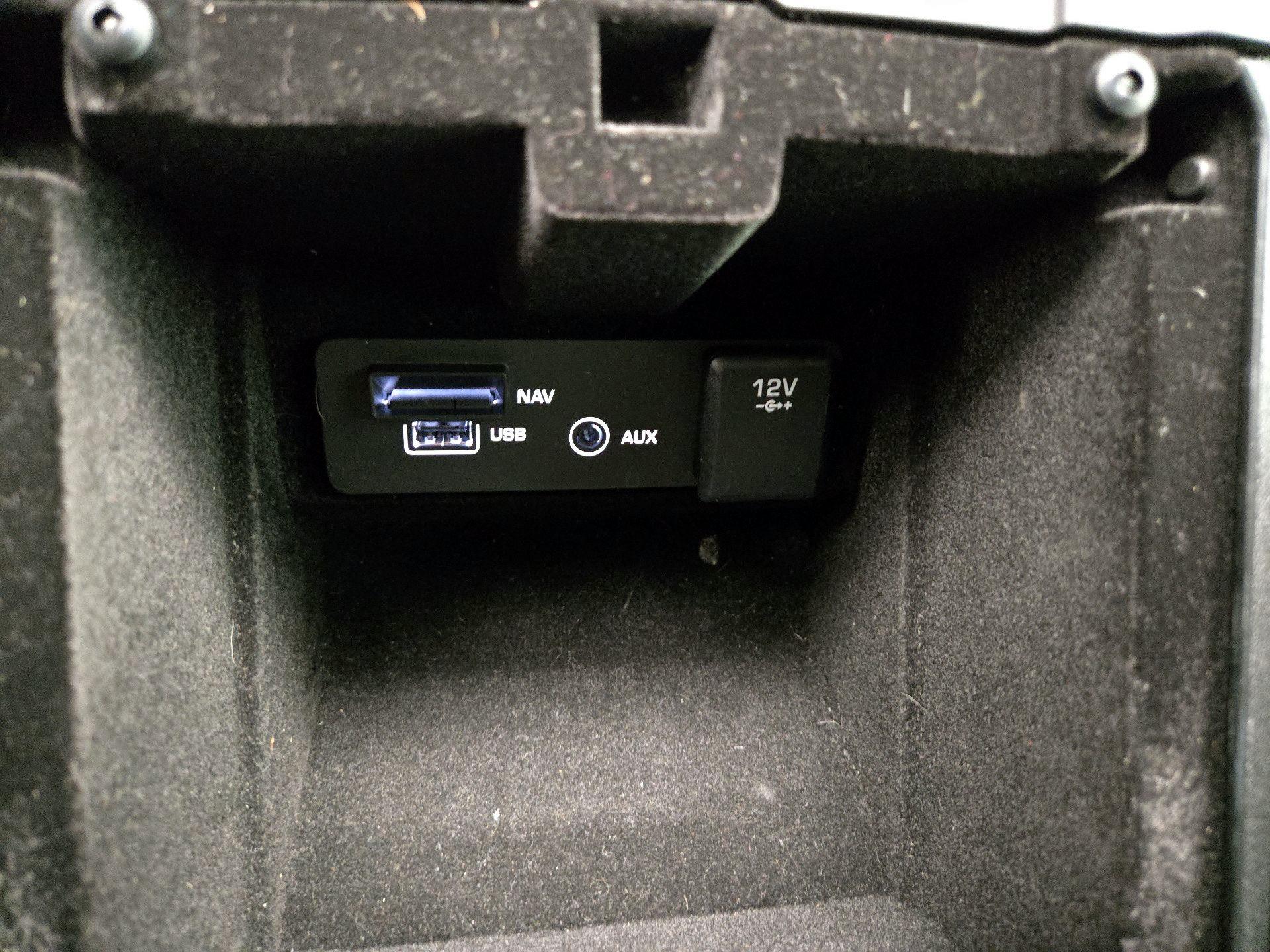 Thumbnail: 2017 Land Rover Discovery Sport - 19