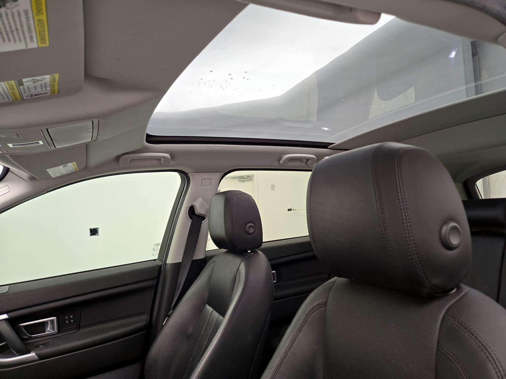 Thumbnail: 2017 Land Rover Discovery Sport - 20