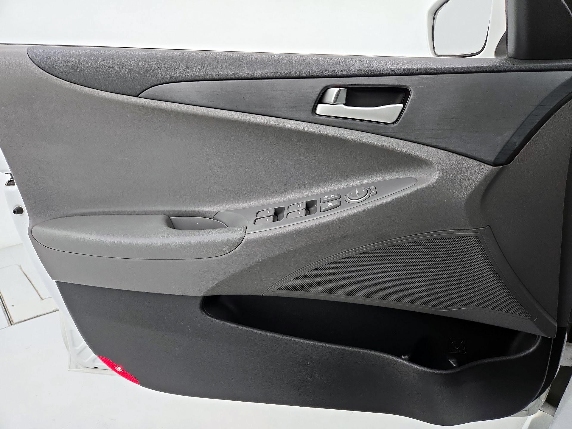 Thumbnail: 2014 Hyundai Sonata - 10