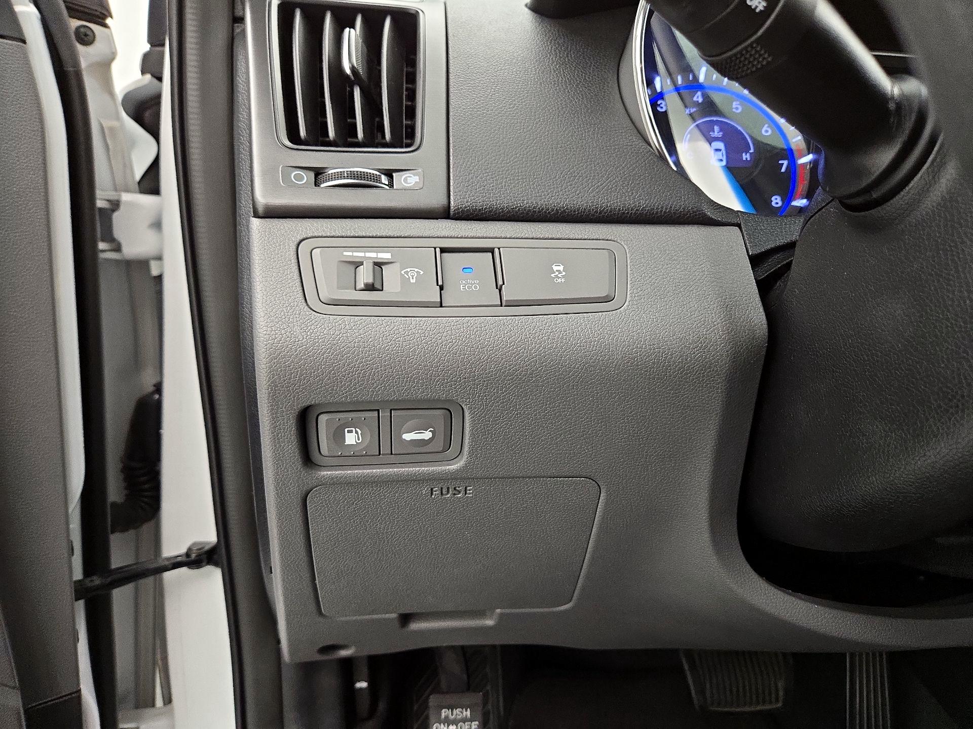 Thumbnail: 2014 Hyundai Sonata - 11