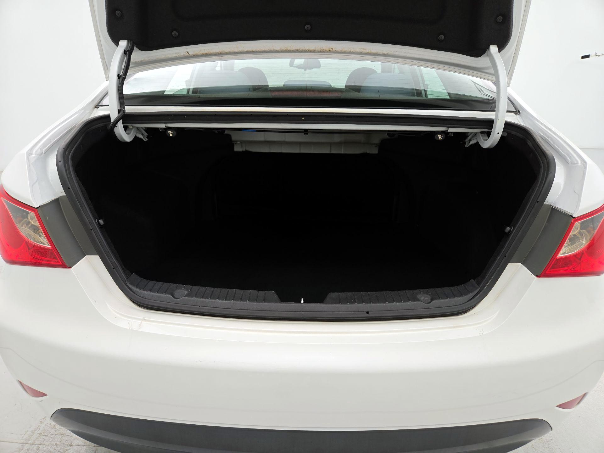 Thumbnail: 2014 Hyundai Sonata - 17