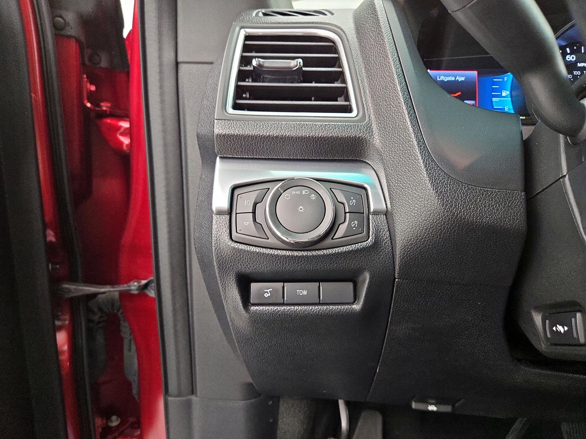 Thumbnail: 2016 Ford Explorer - 13