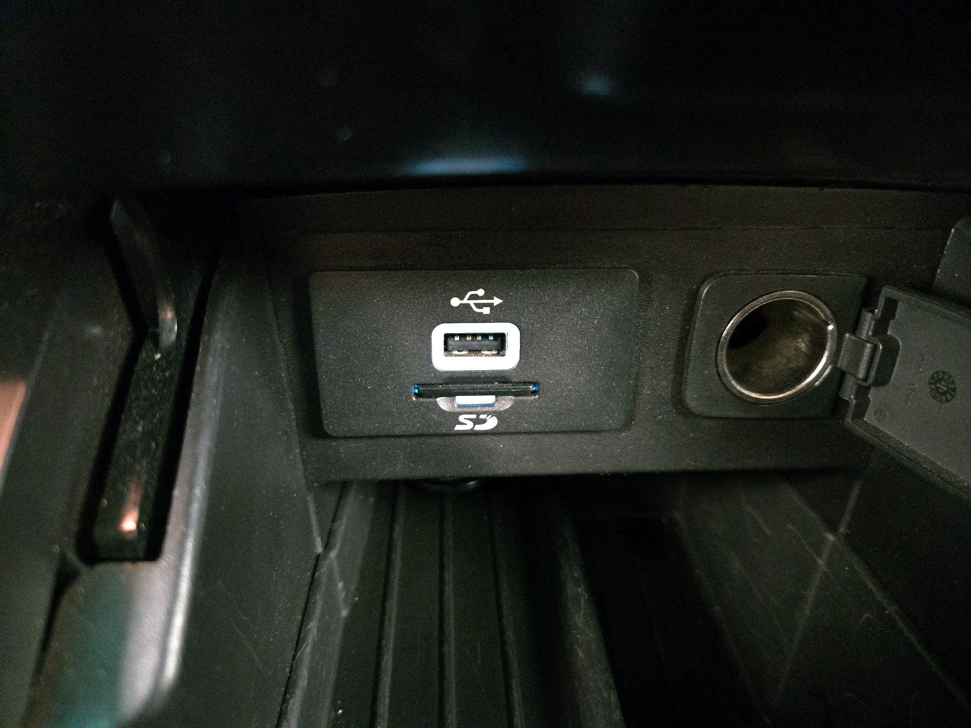 Thumbnail: 2016 Ford Explorer - 19