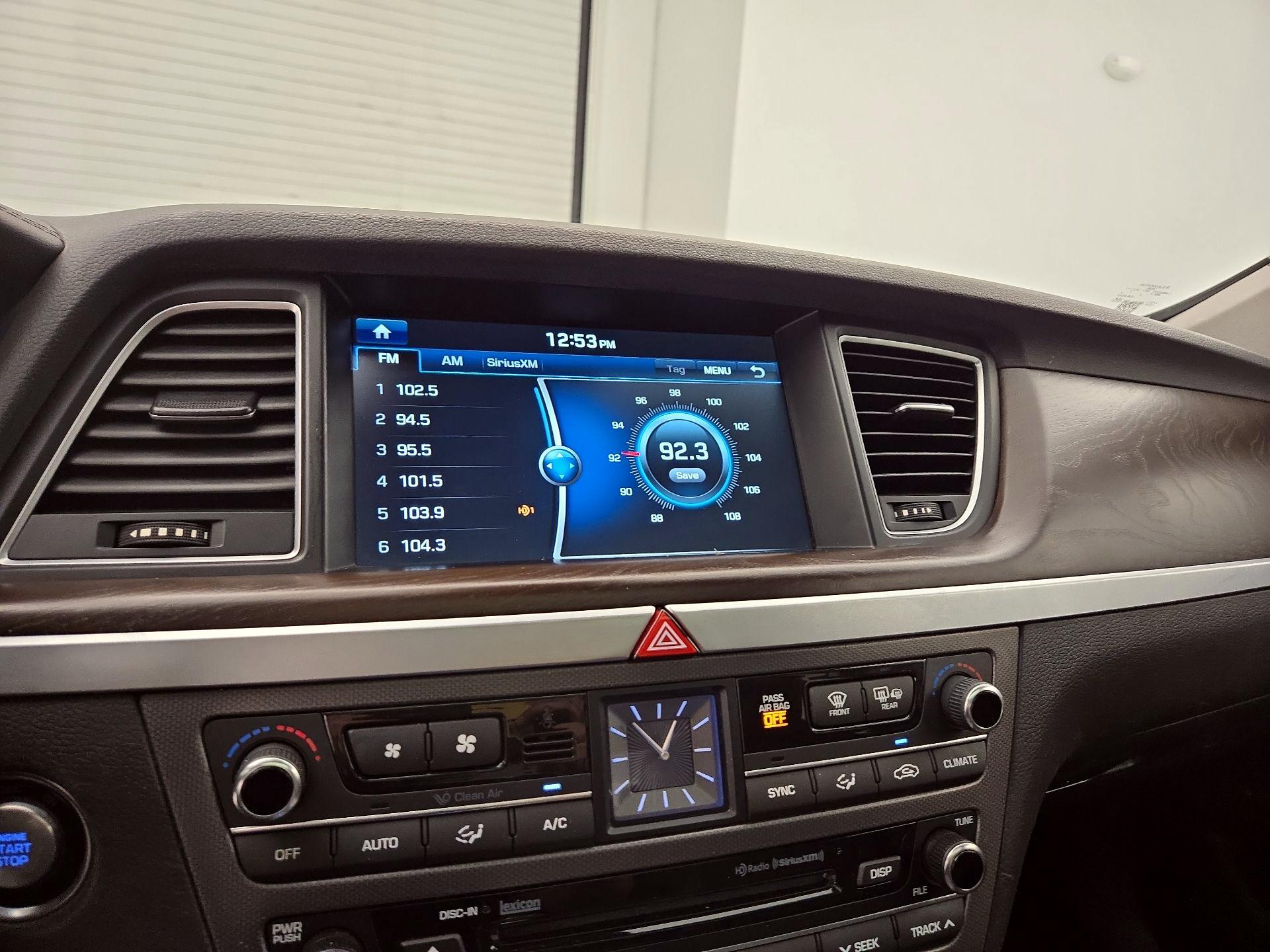 Thumbnail: 2017 Genesis G80 - 16