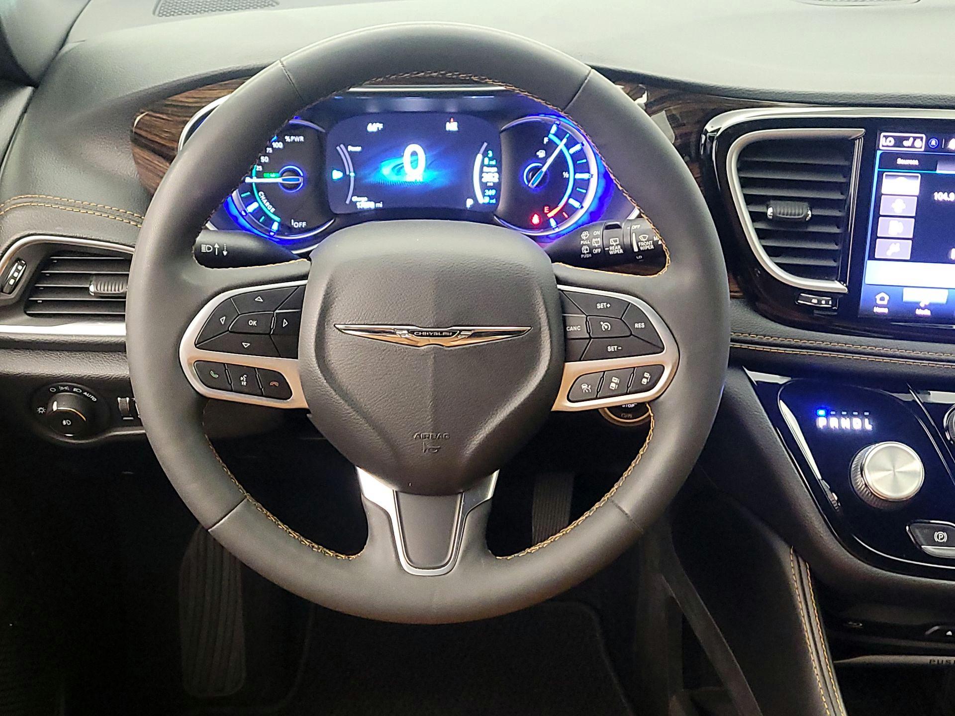 Thumbnail: 2022 Chrysler Pacifica - 10