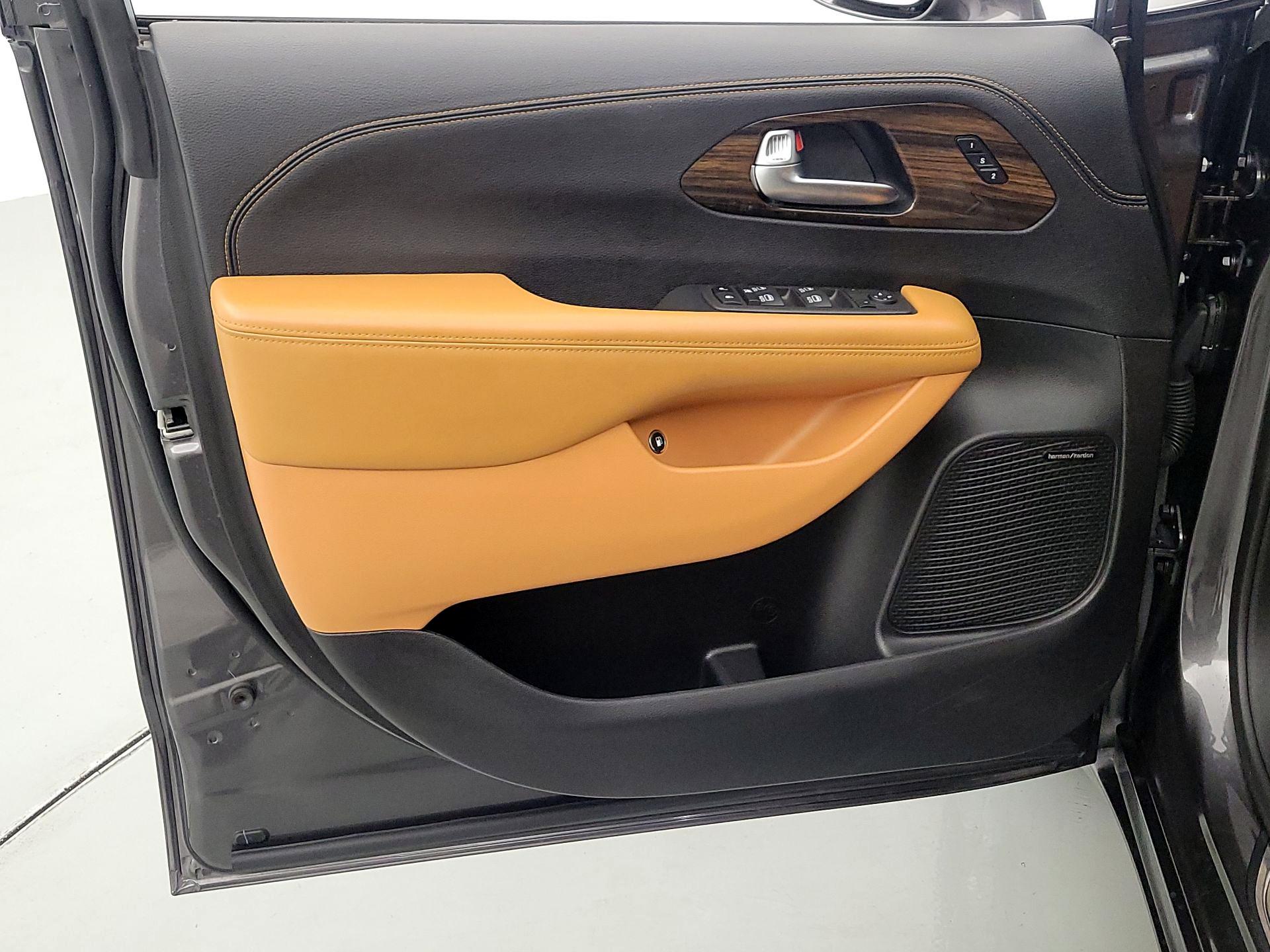 Thumbnail: 2022 Chrysler Pacifica - 12