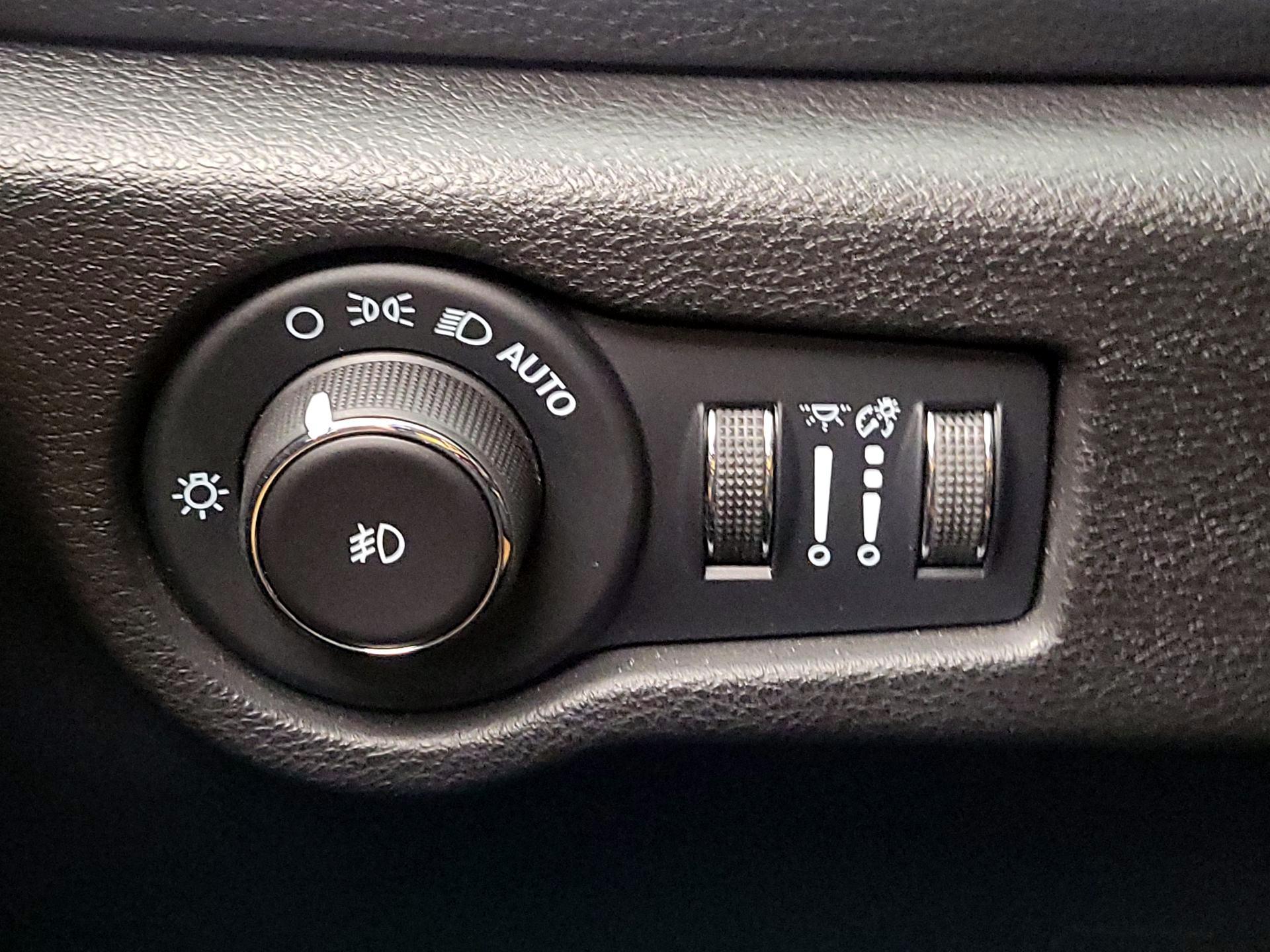 Thumbnail: 2022 Chrysler Pacifica - 13