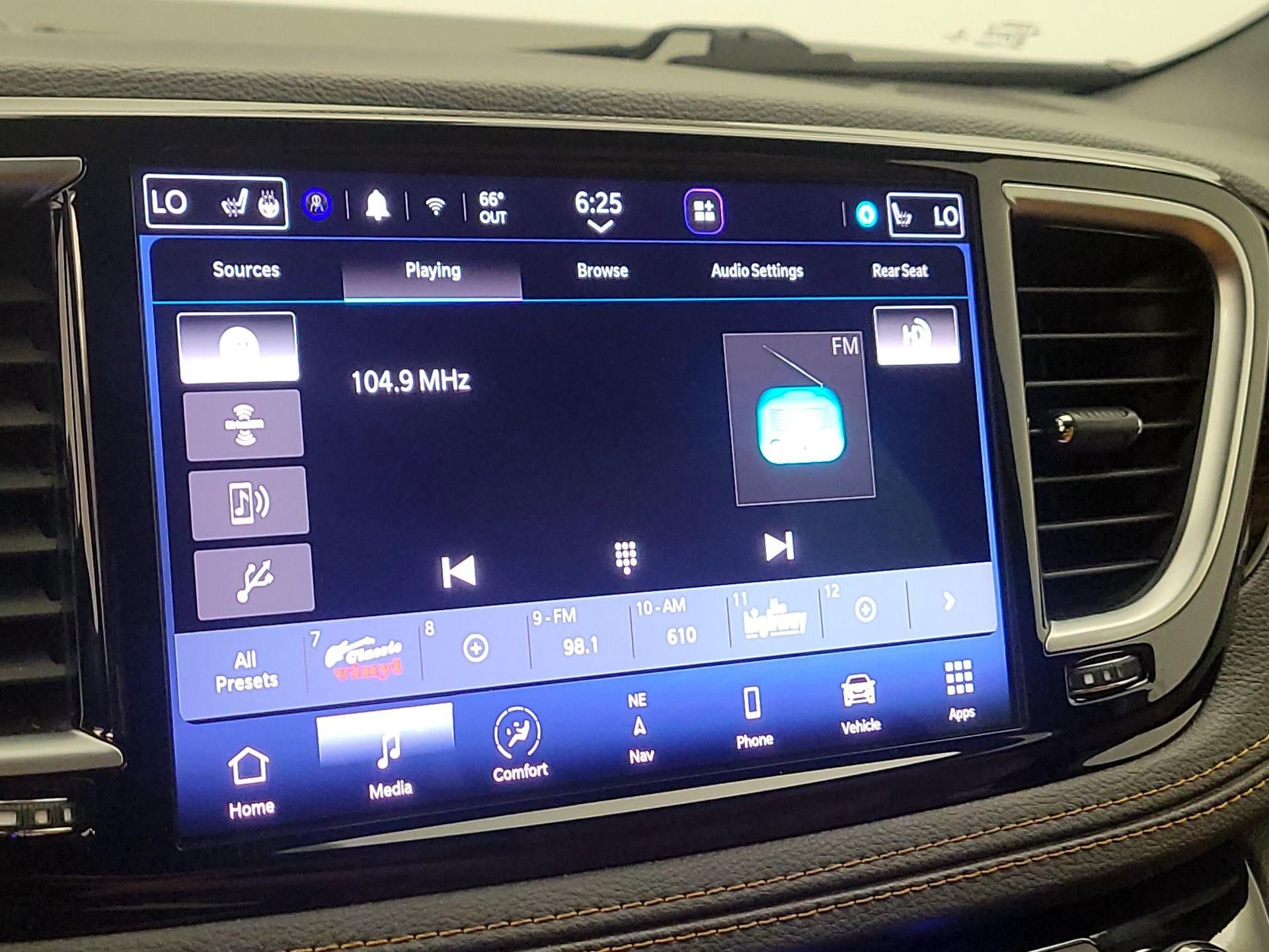 Thumbnail: 2022 Chrysler Pacifica - 16