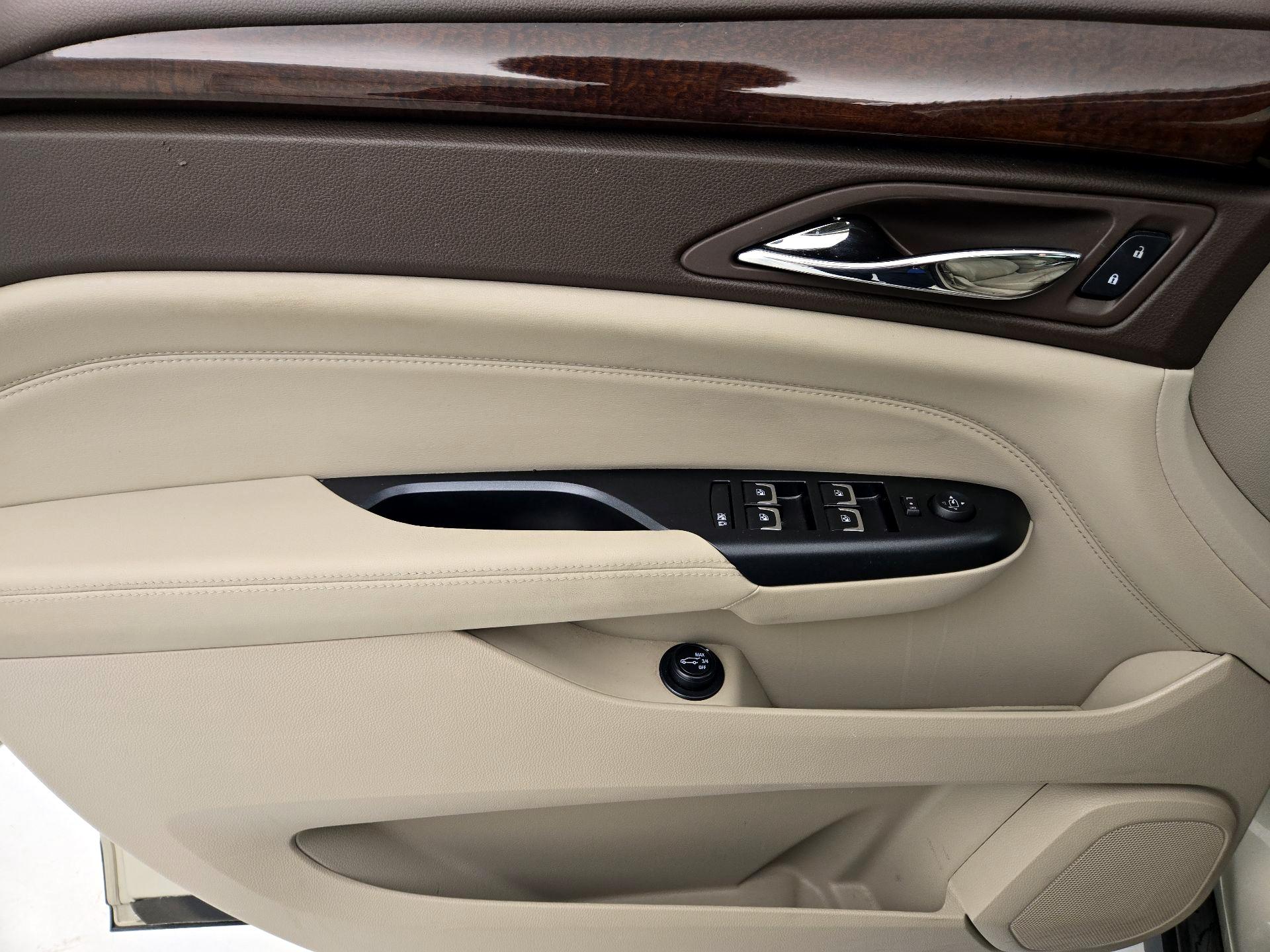 Thumbnail: 2015 Cadillac SRX - 12