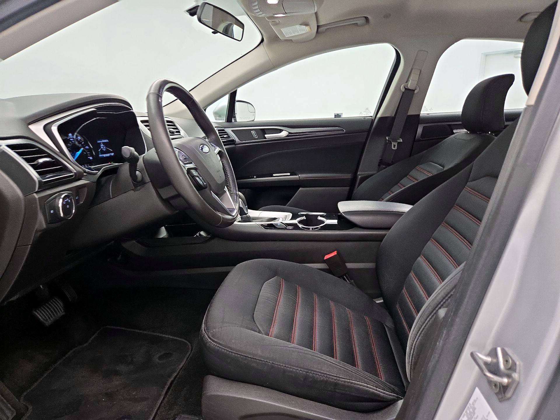 Thumbnail: 2016 Ford Fusion - 11