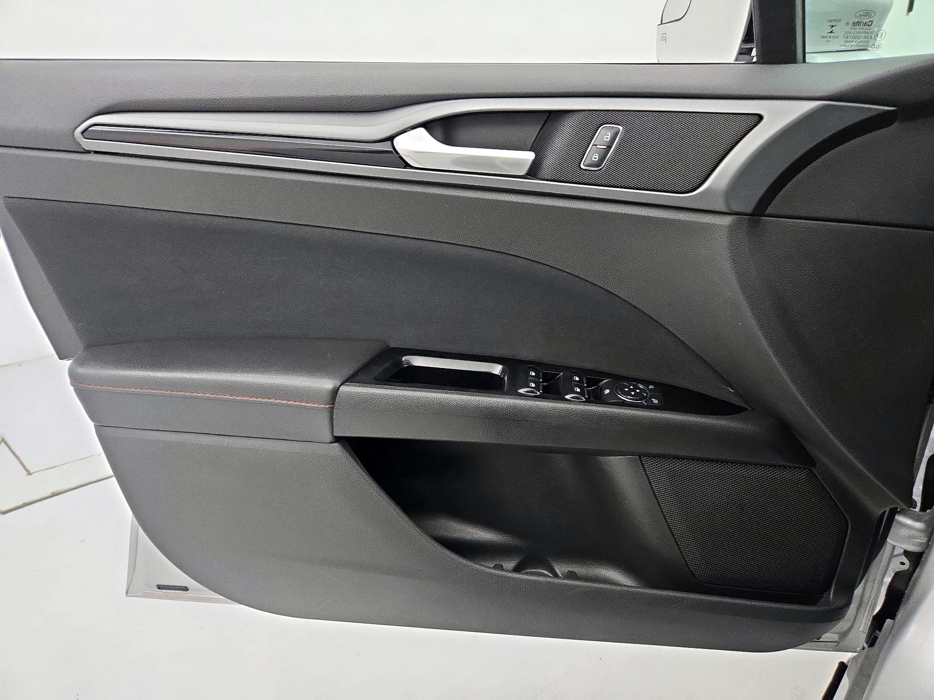 Thumbnail: 2016 Ford Fusion - 12