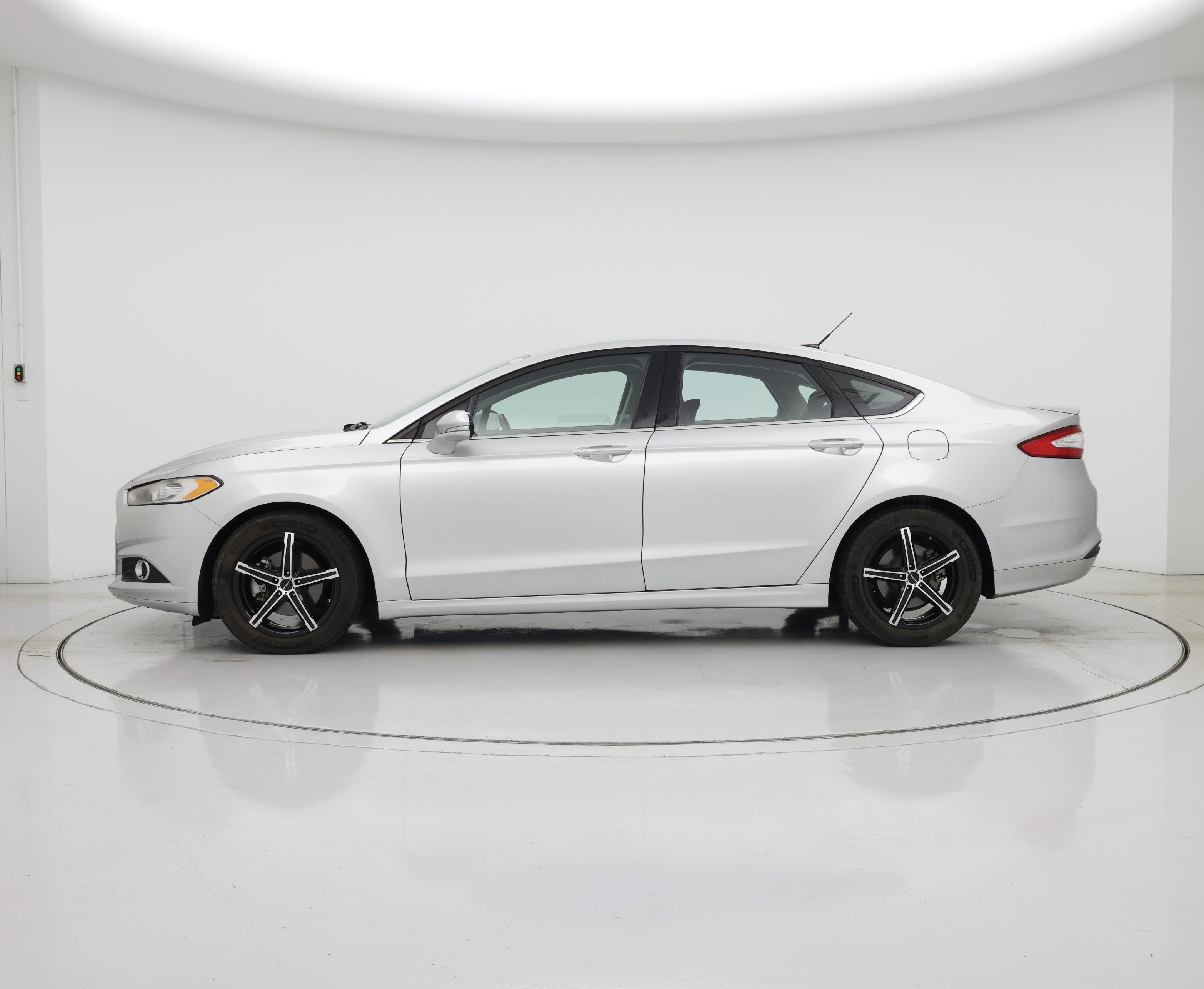 Thumbnail: 2016 Ford Fusion - 3