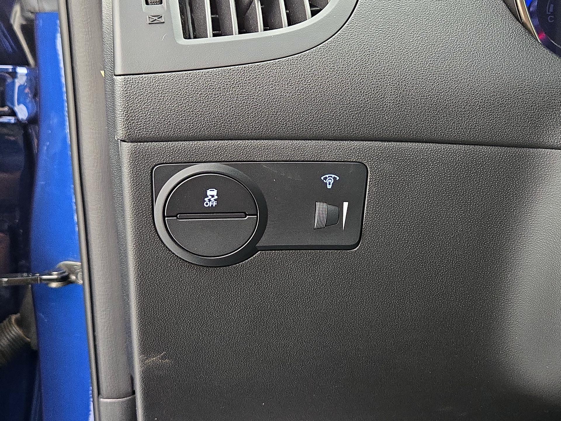 Thumbnail: 2016 Hyundai Genesis - 13