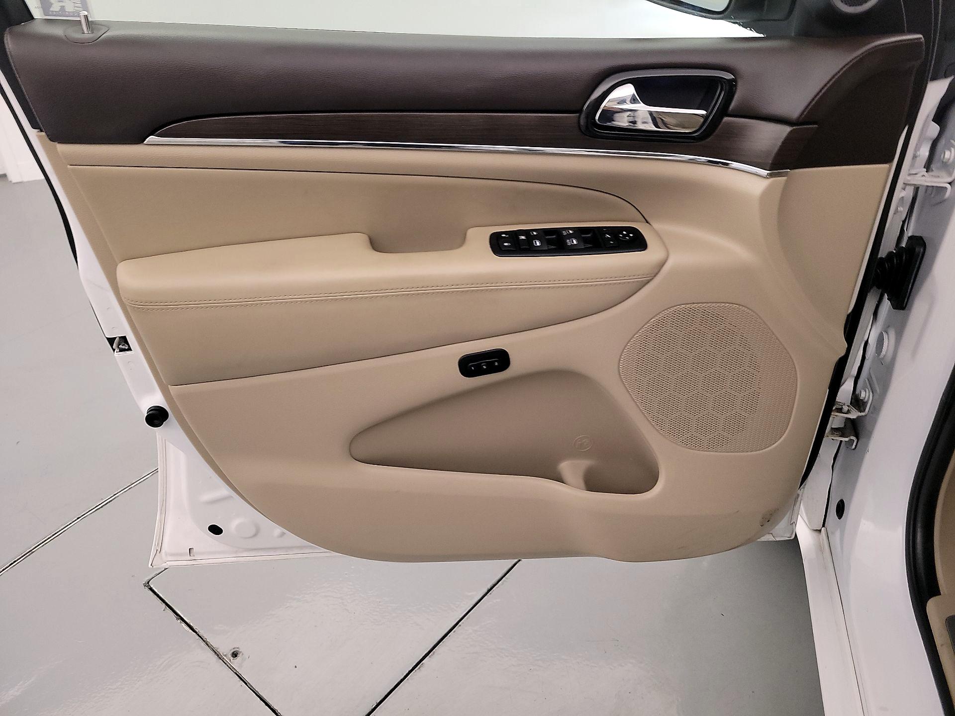 Thumbnail: 2021 Jeep Grand Cherokee - 12